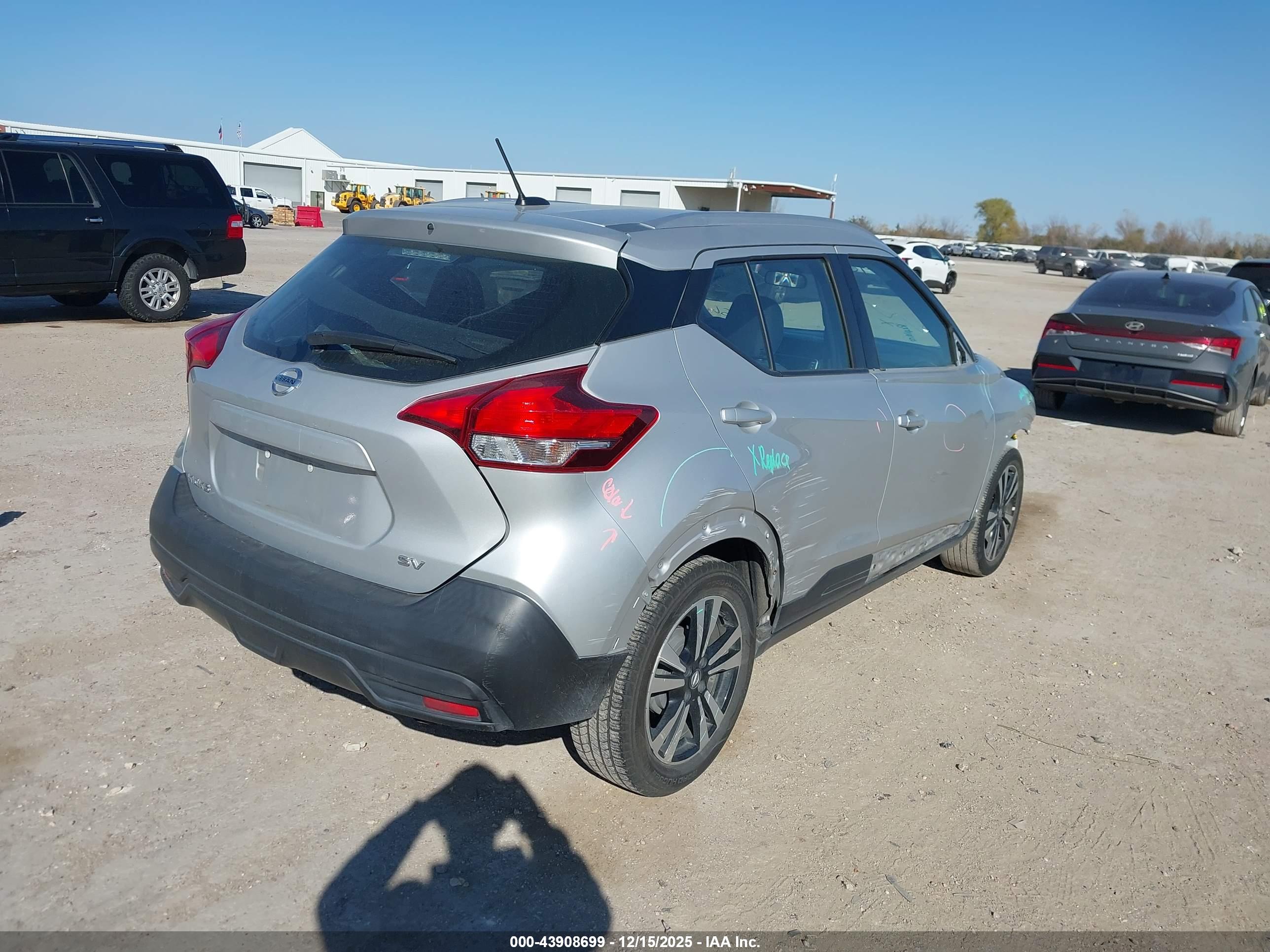 NISSAN KICKS image 4