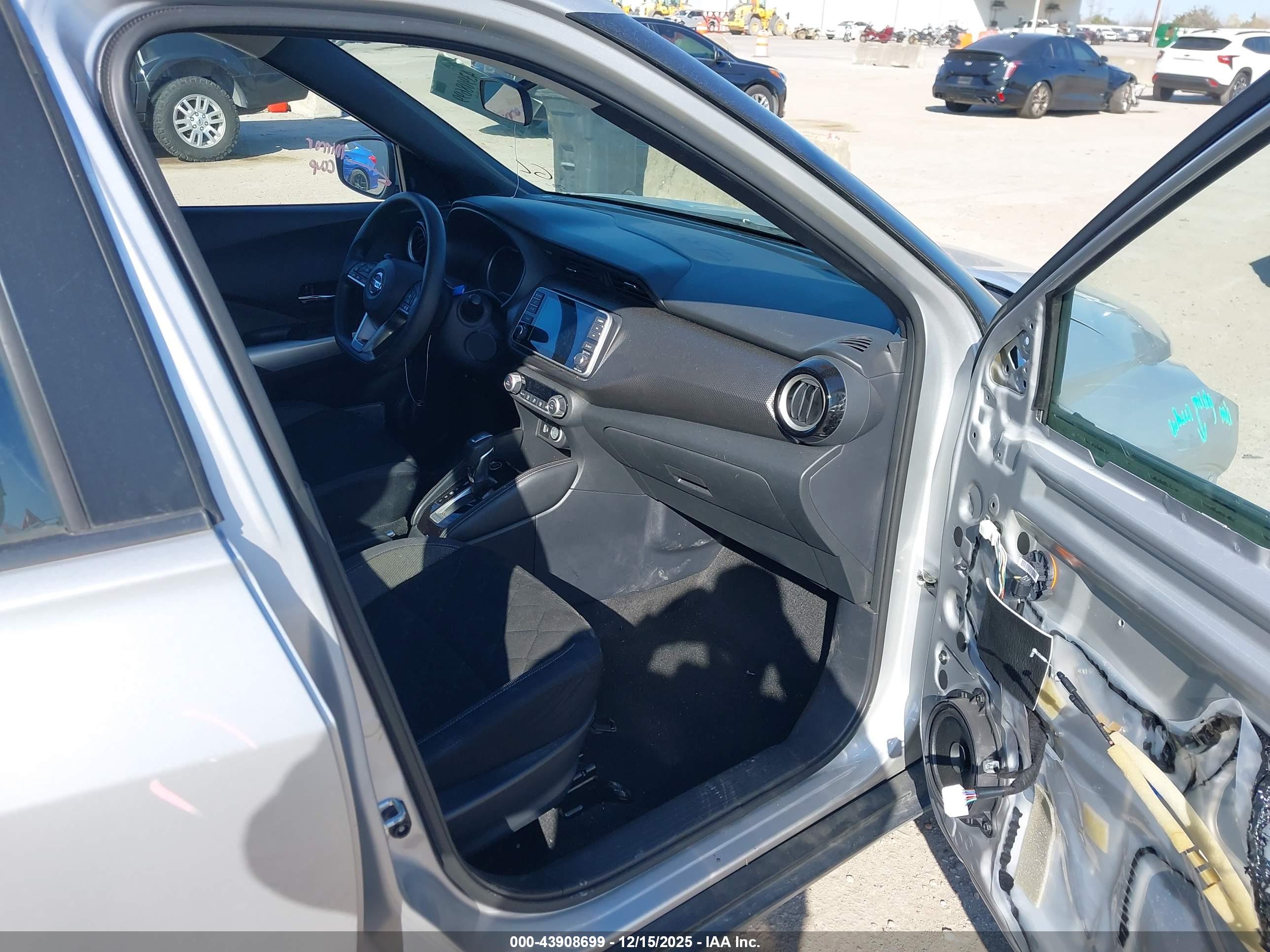 NISSAN KICKS image 5