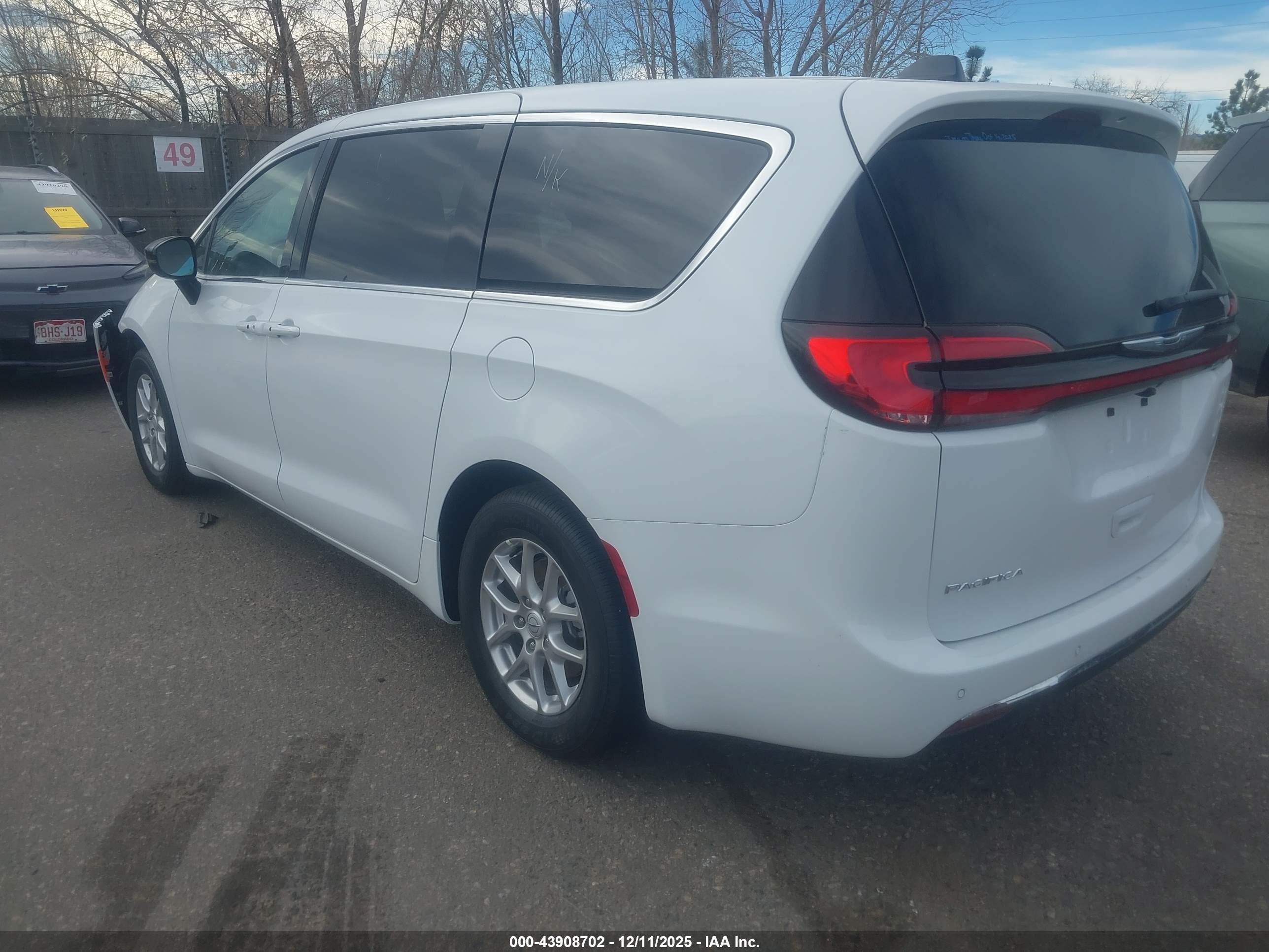 CHRYSLER PACIFICA image 3