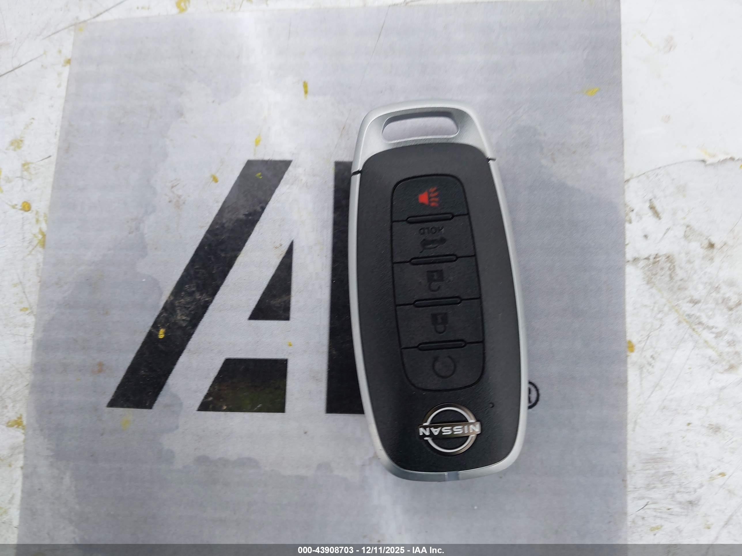 NISSAN ROGUE image 11