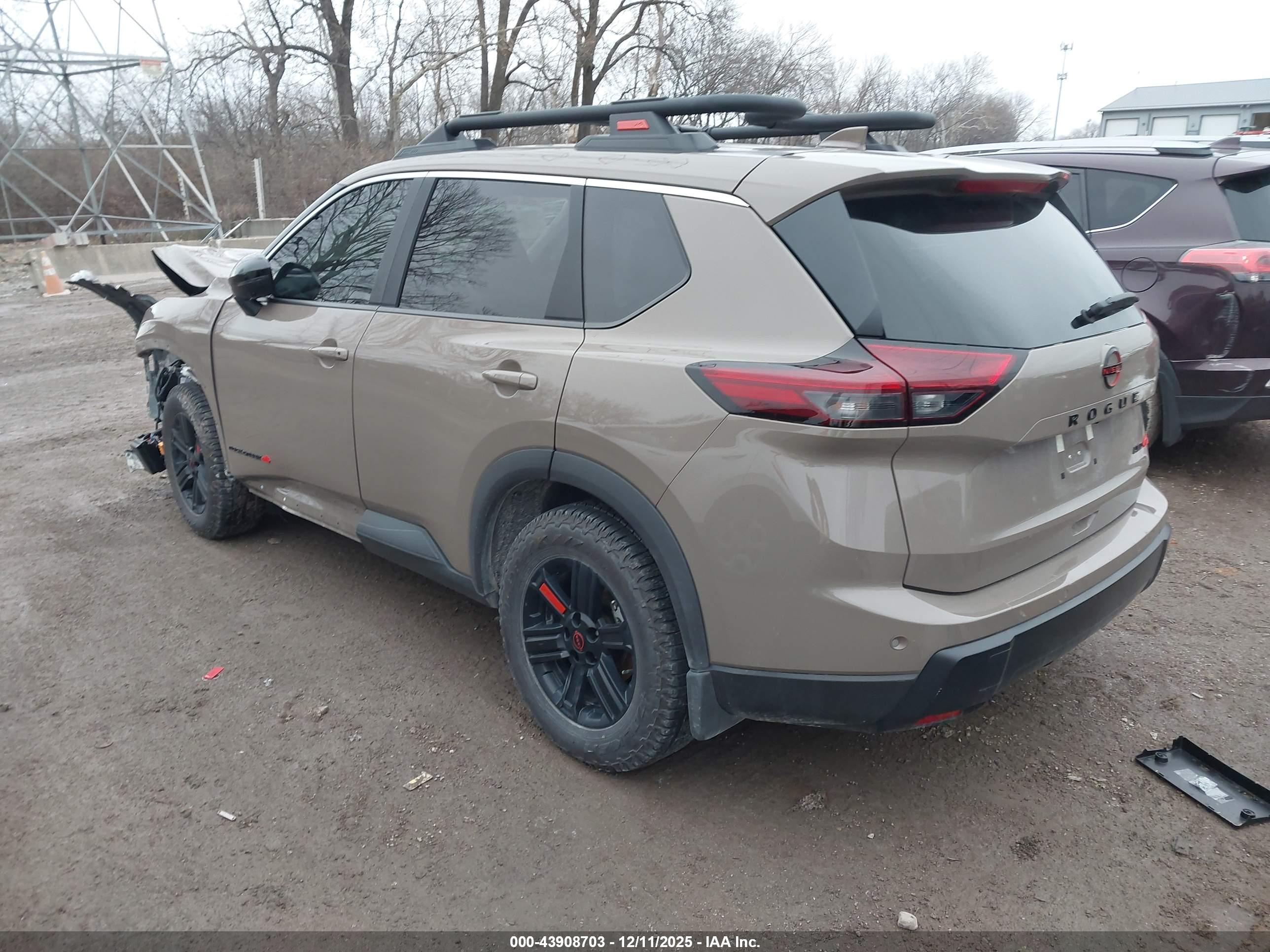 NISSAN ROGUE image 3