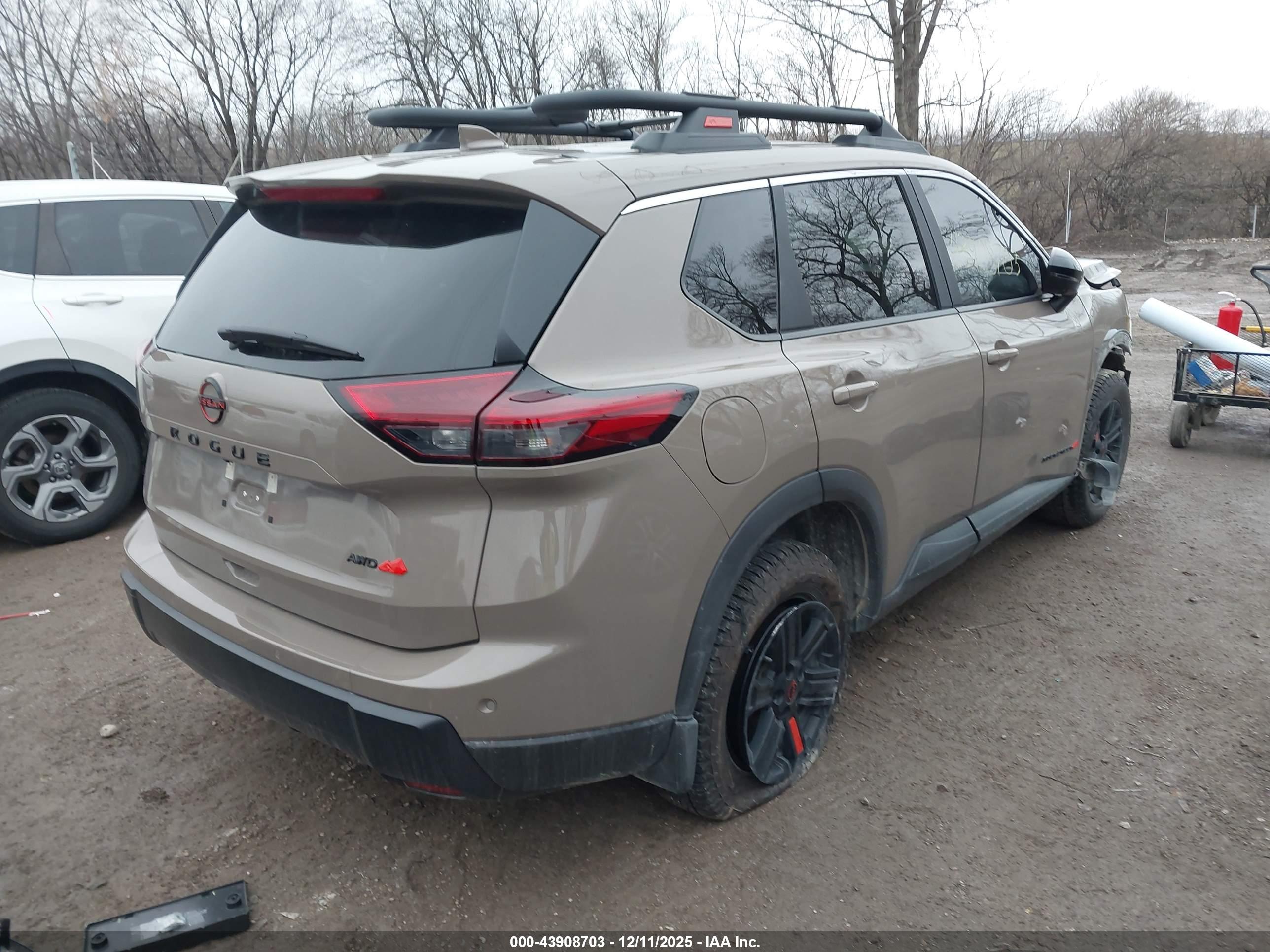 NISSAN ROGUE image 4