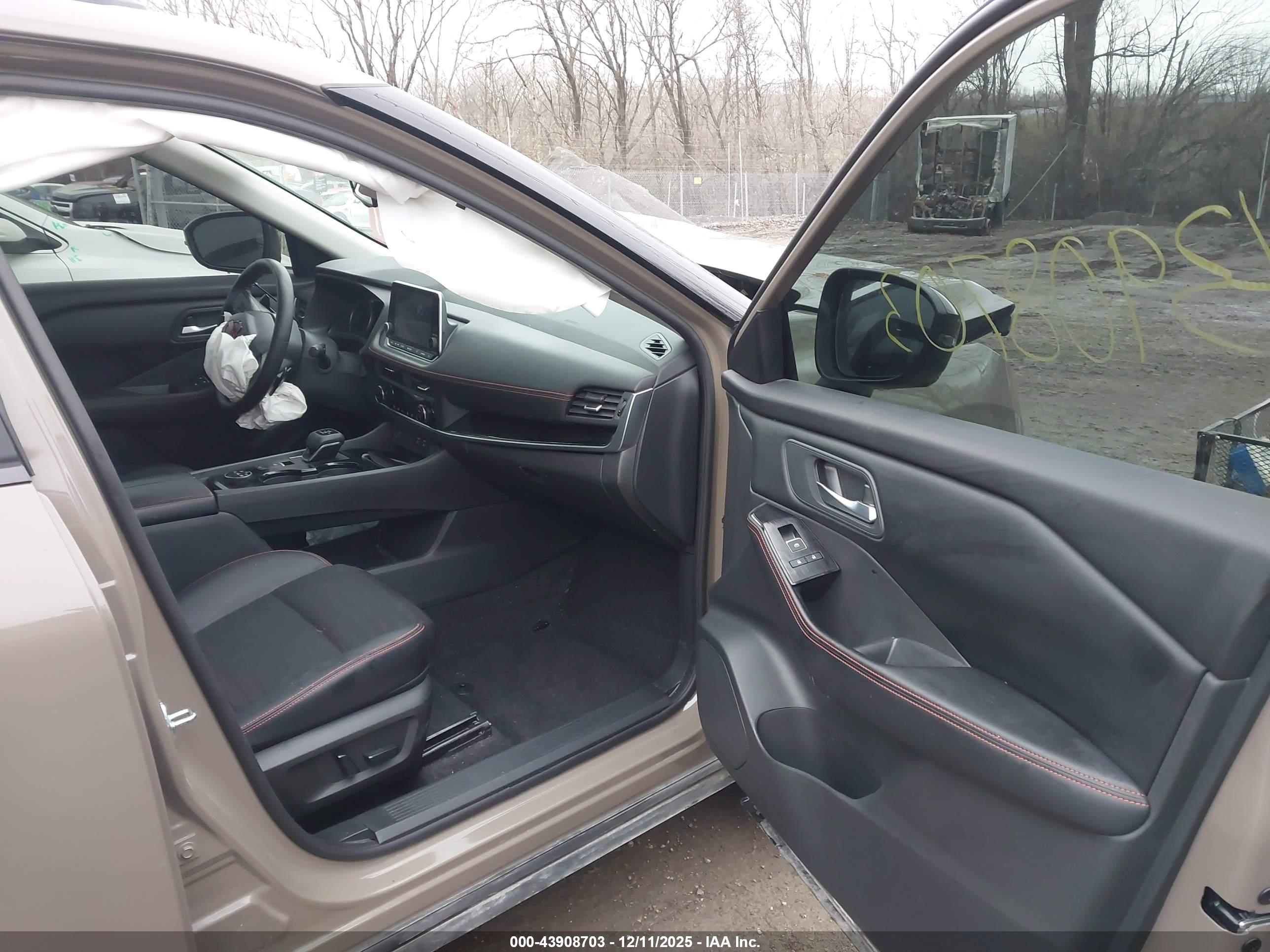 NISSAN ROGUE image 5