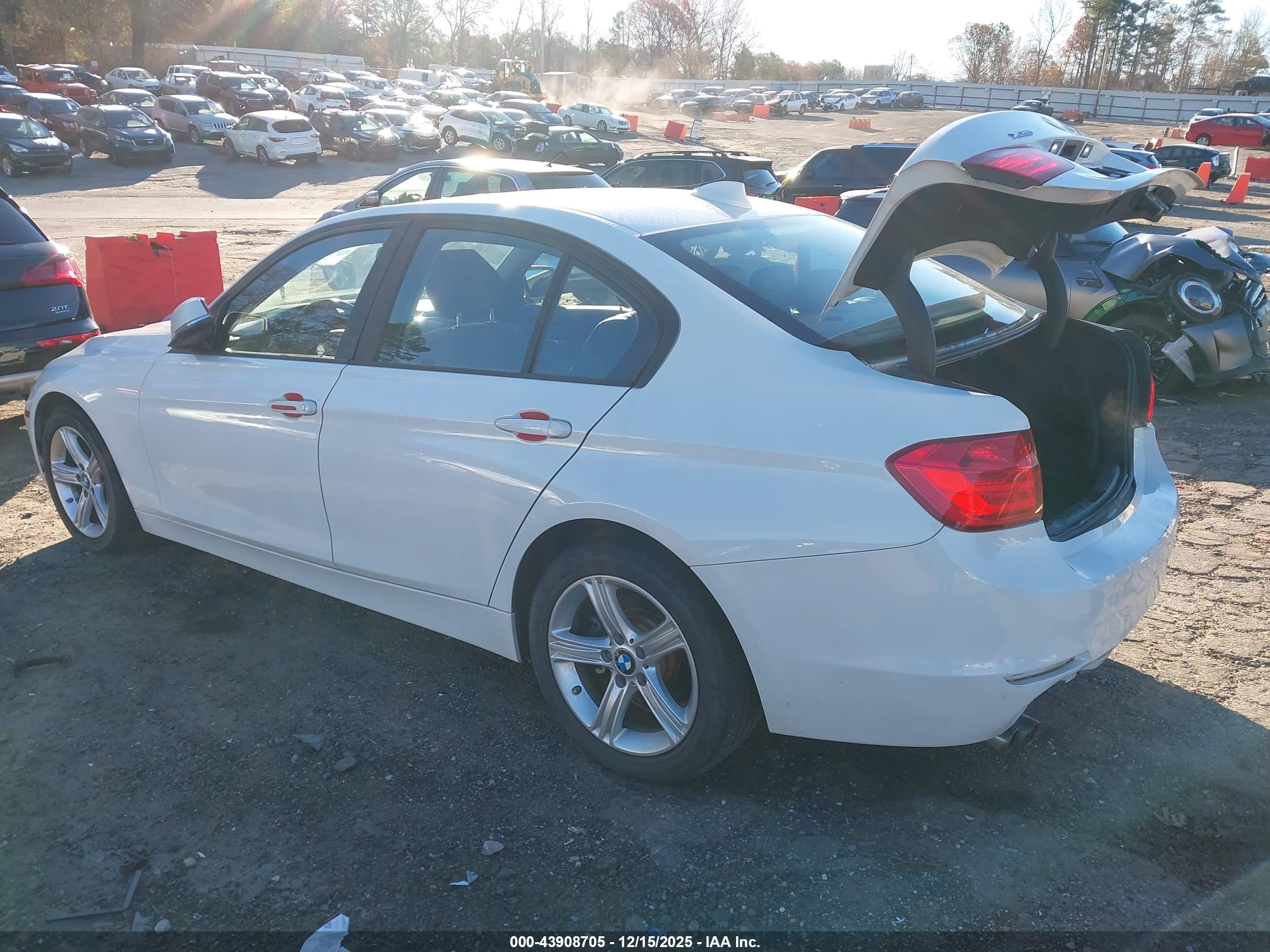 BMW 328I image 3
