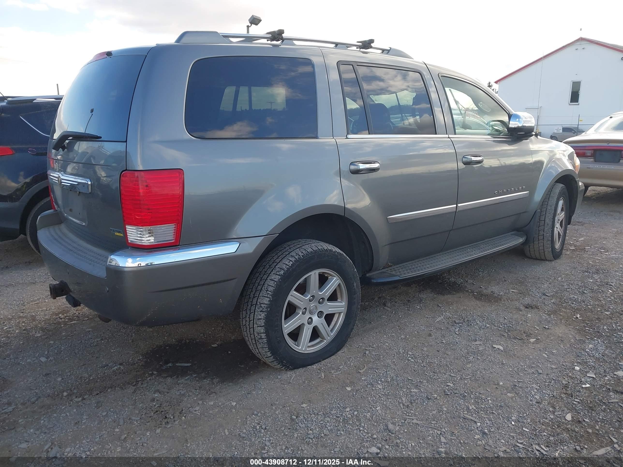 CHRYSLER ASPEN image 4
