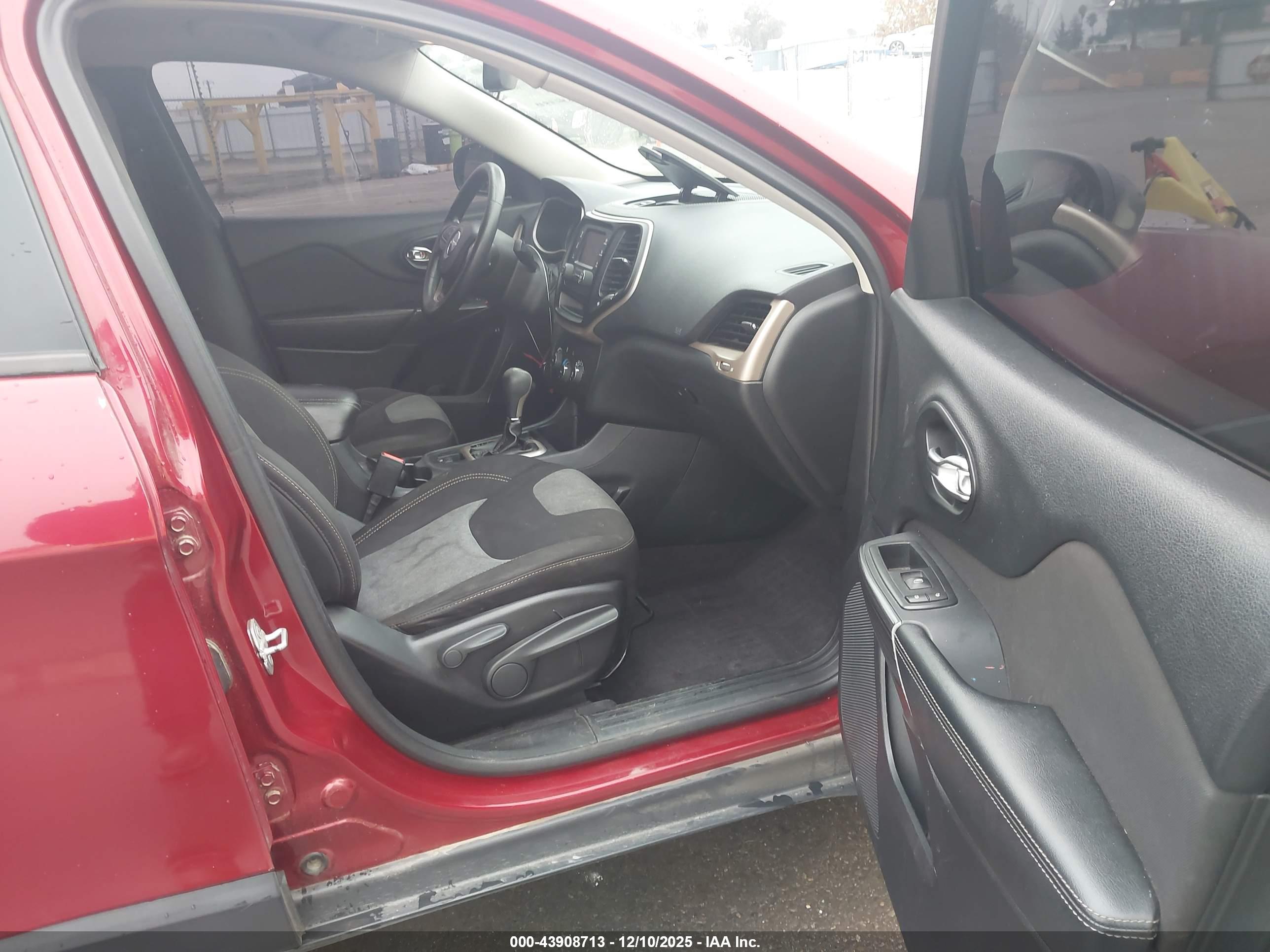JEEP CHEROKEE image 5