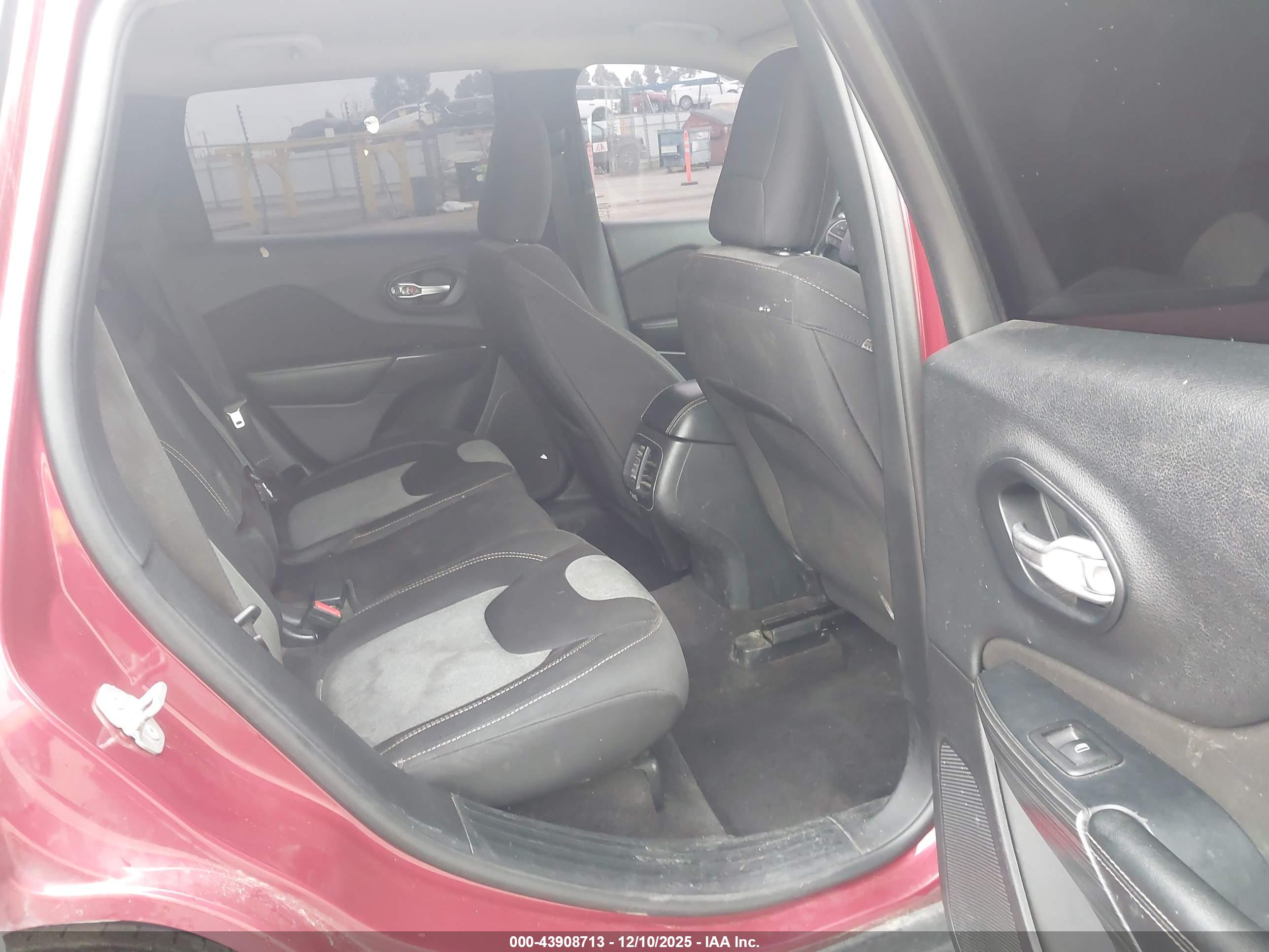 JEEP CHEROKEE image 8