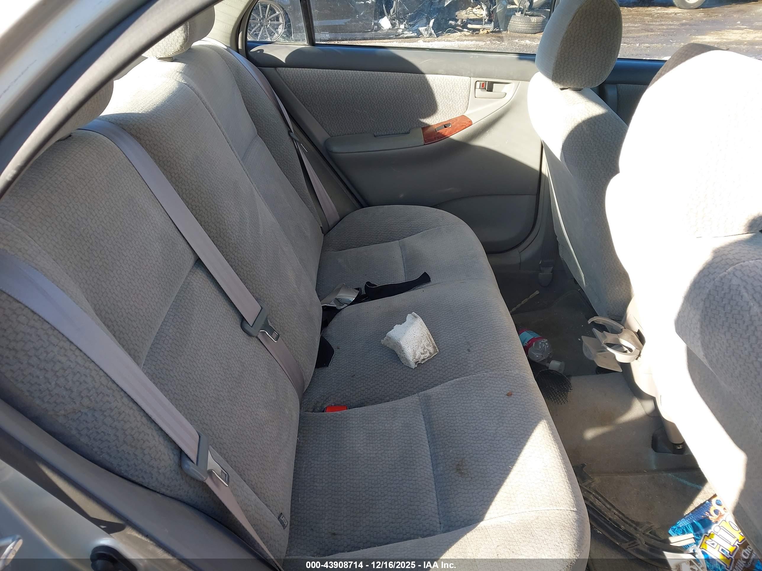 TOYOTA COROLLA image 8