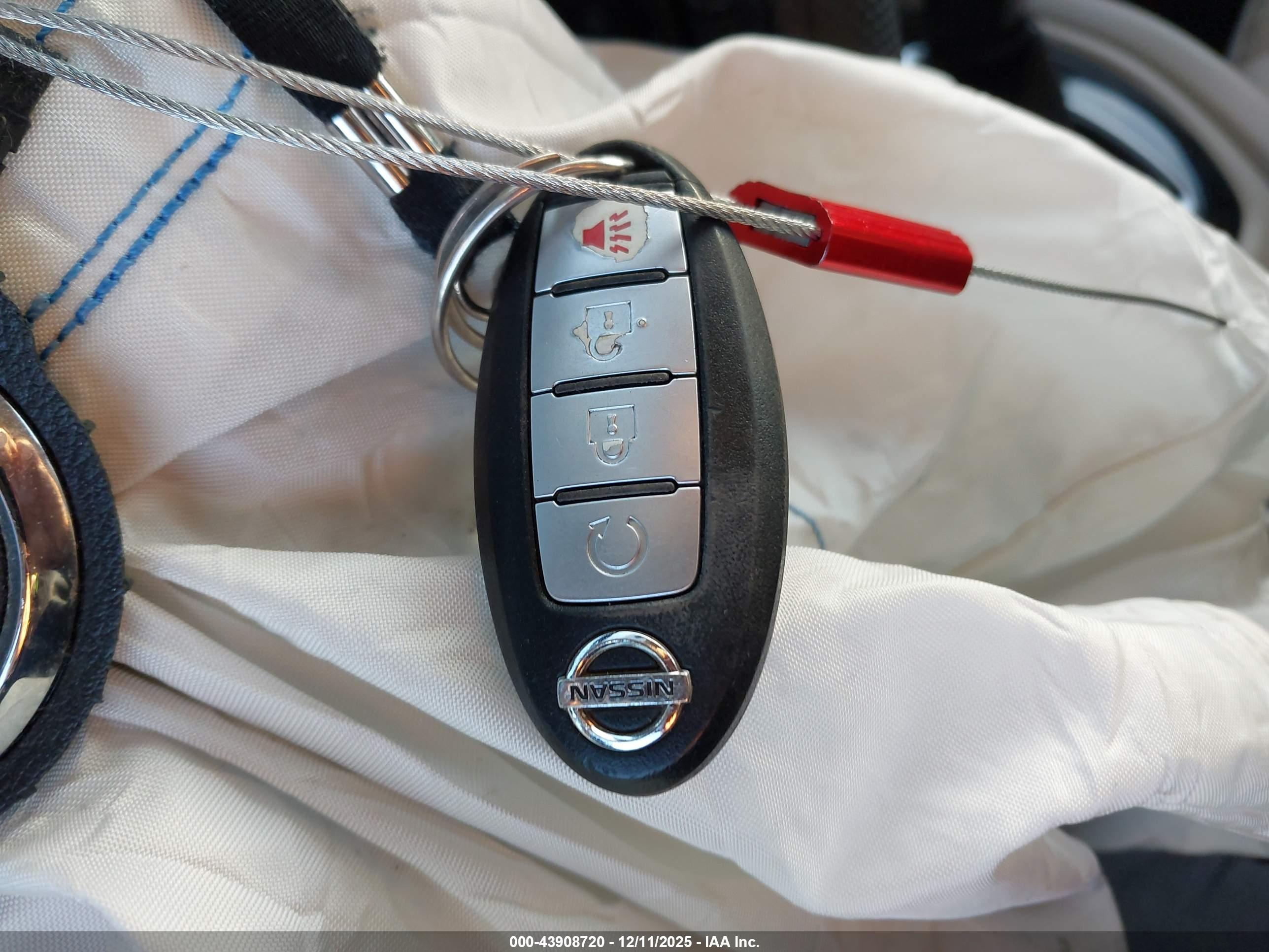 NISSAN ROGUE image 11