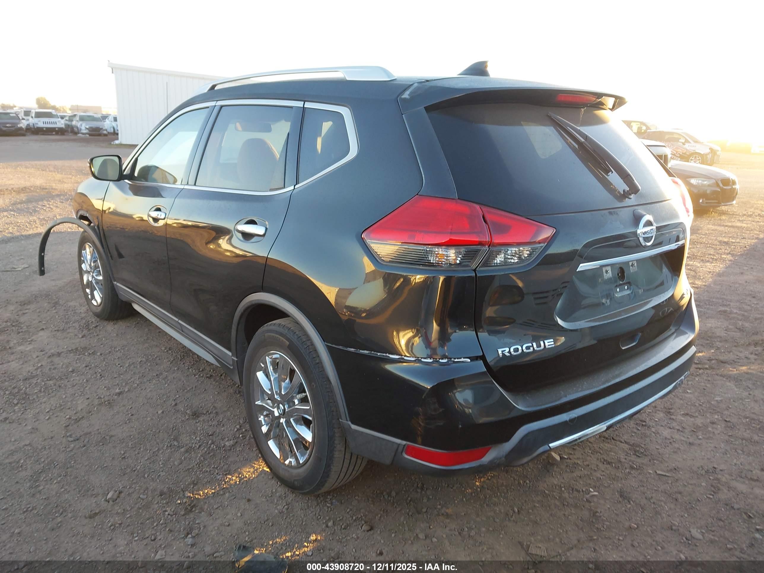 NISSAN ROGUE image 3