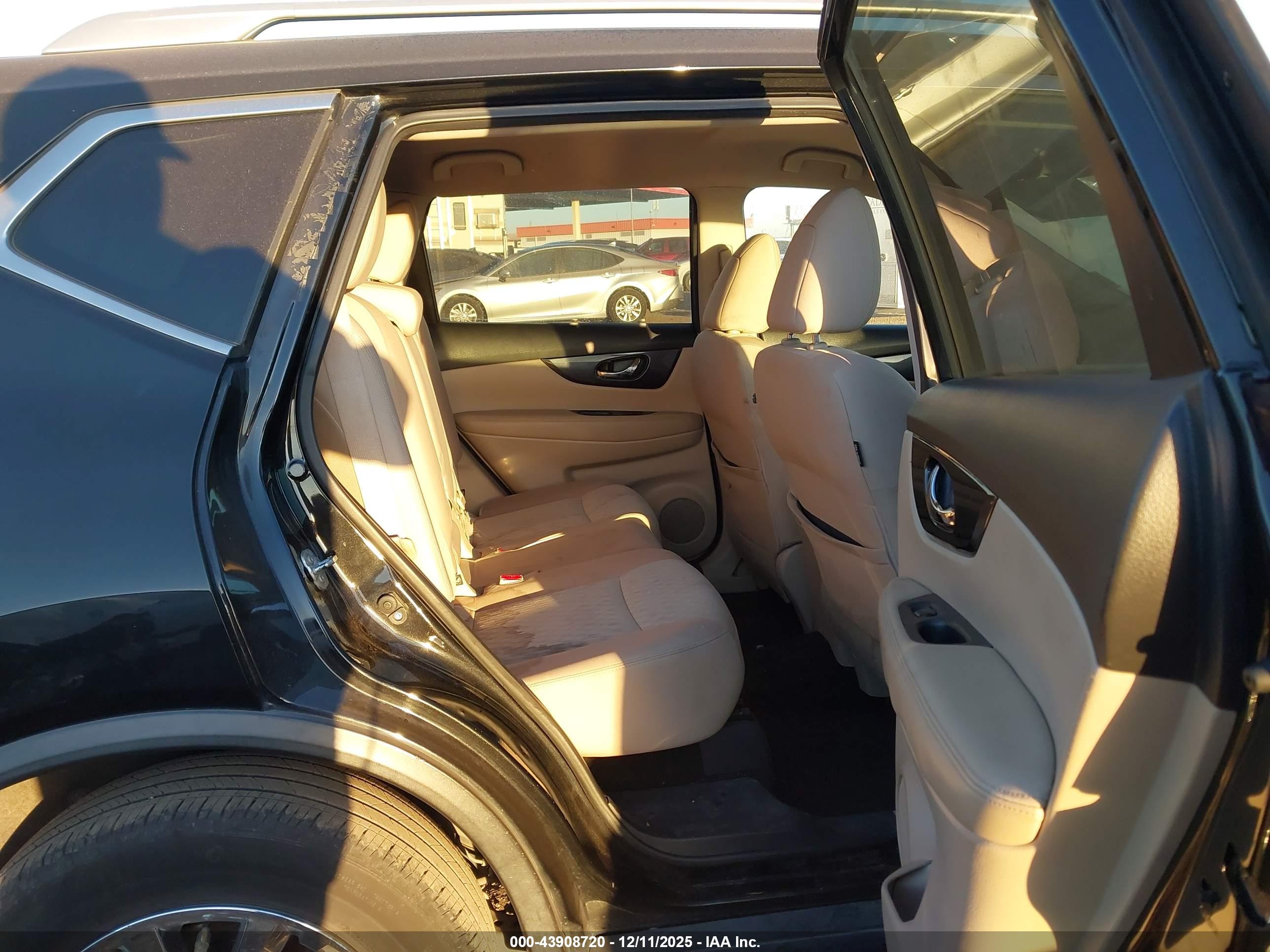 NISSAN ROGUE image 8