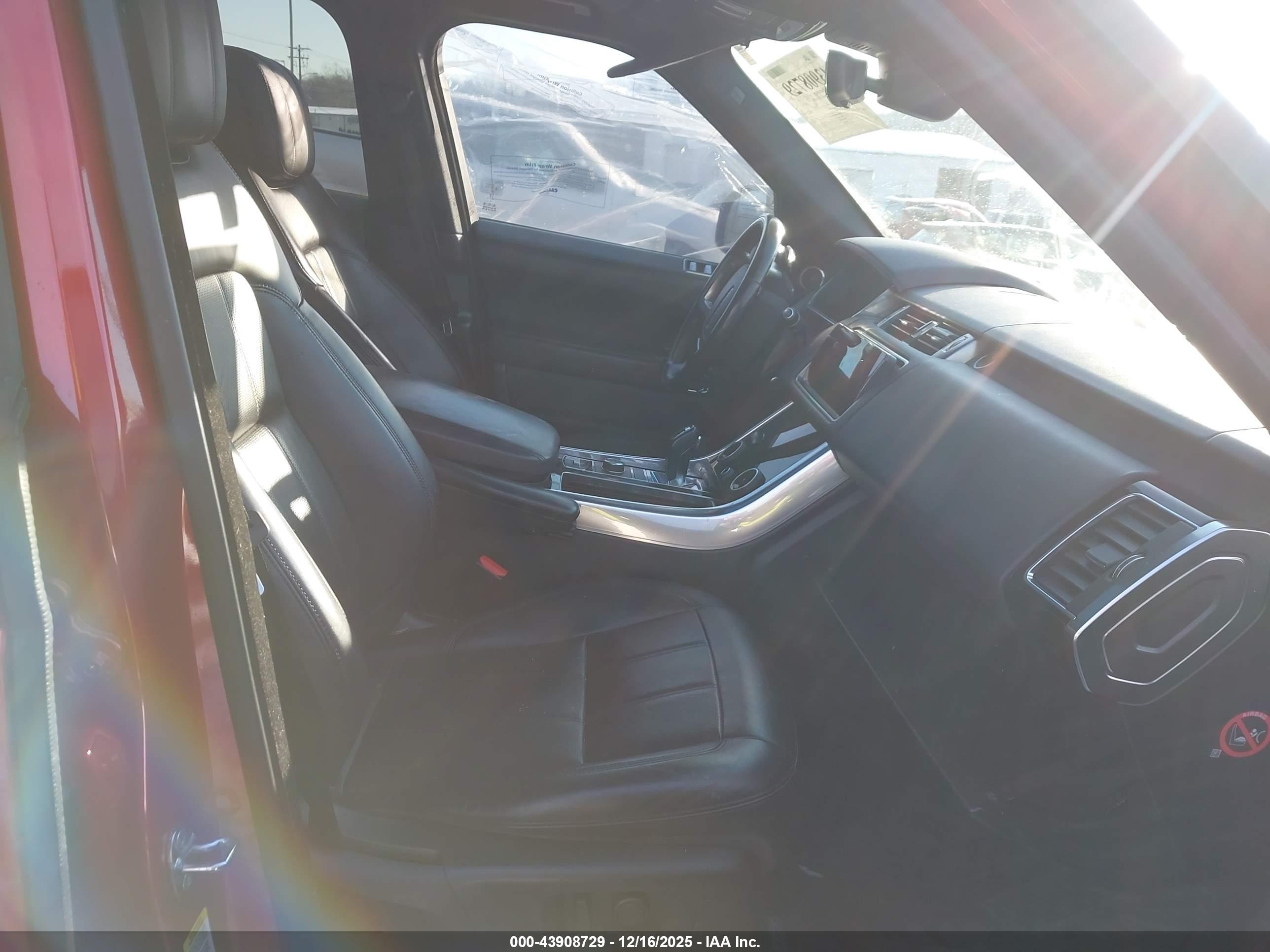 LAND ROVER image 5