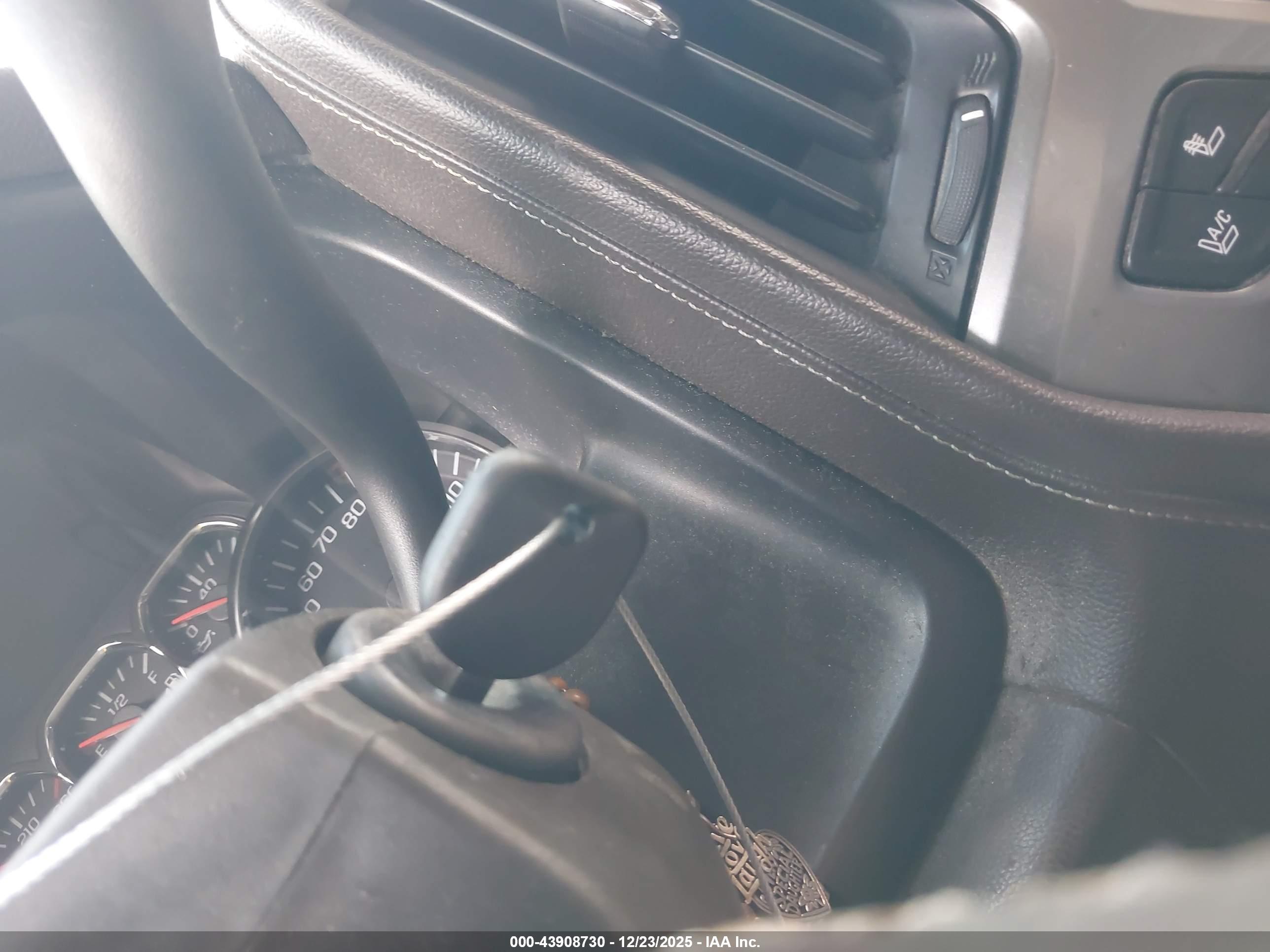 CHEVROLET SILVERADO image 11