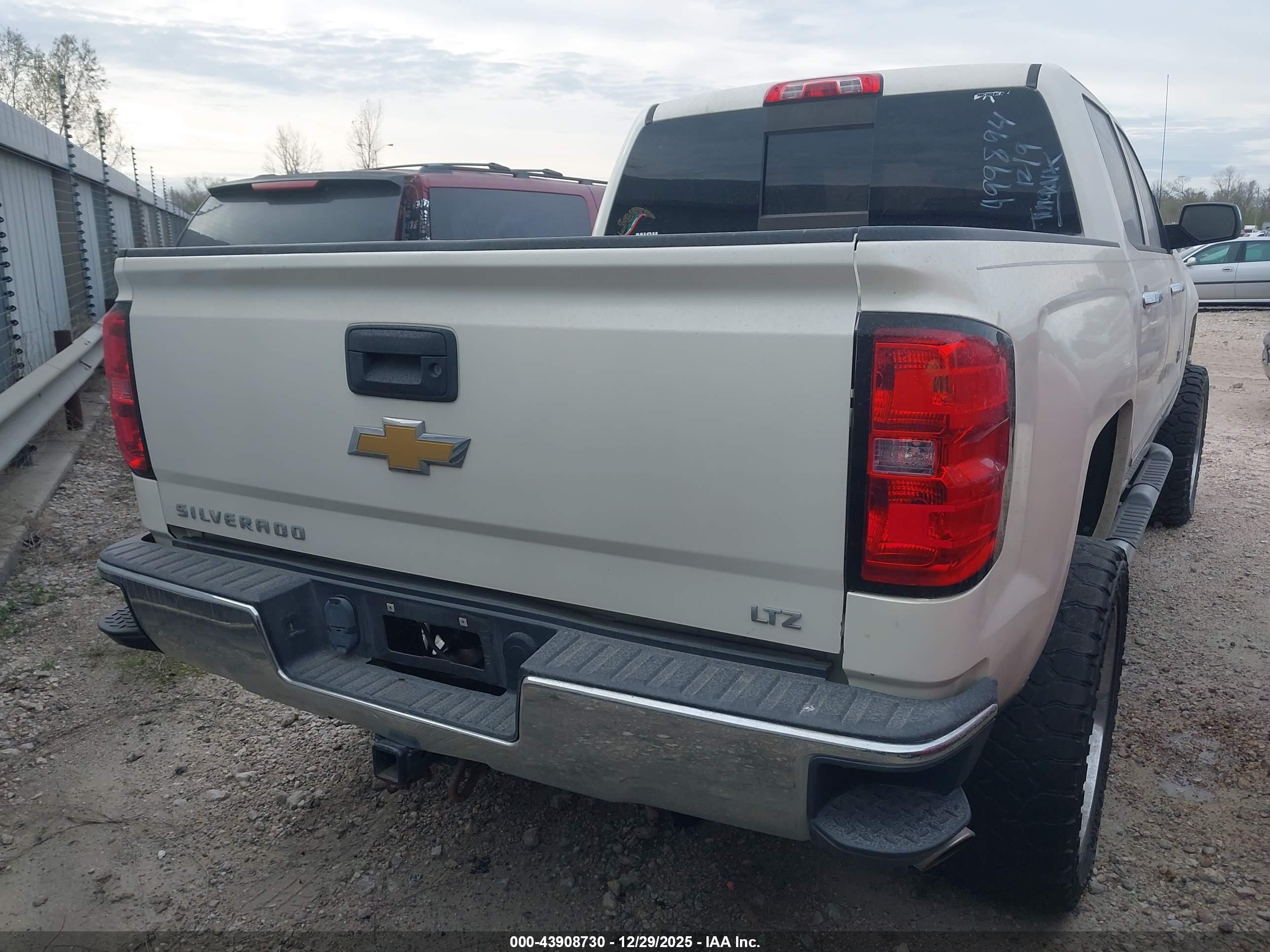 CHEVROLET SILVERADO image 4
