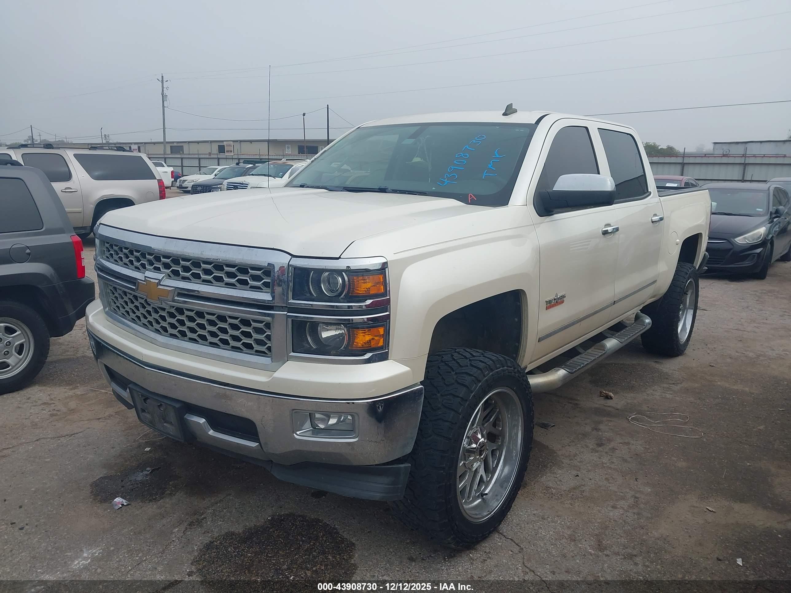 CHEVROLET SILVERADO image 6