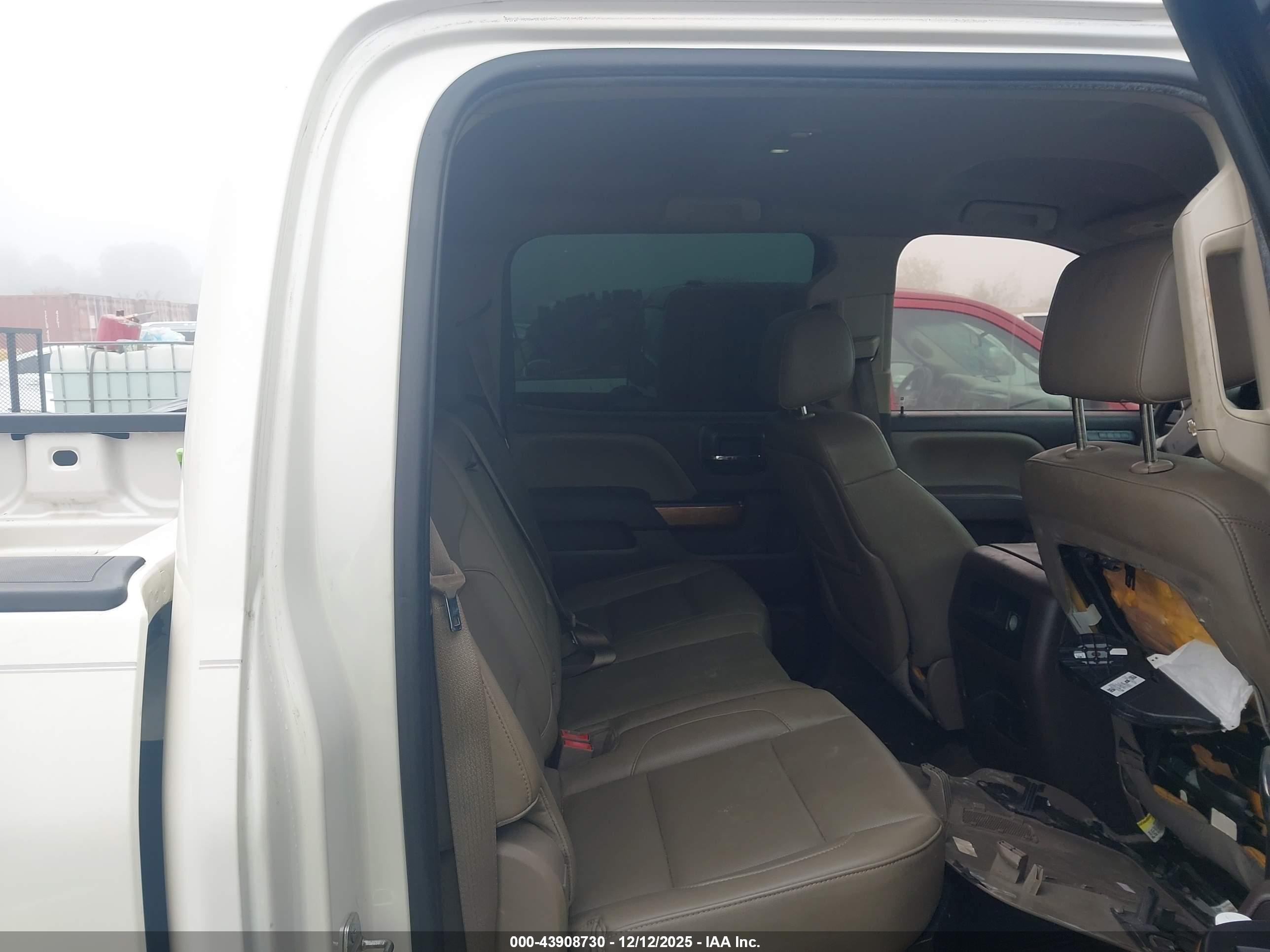 CHEVROLET SILVERADO image 8