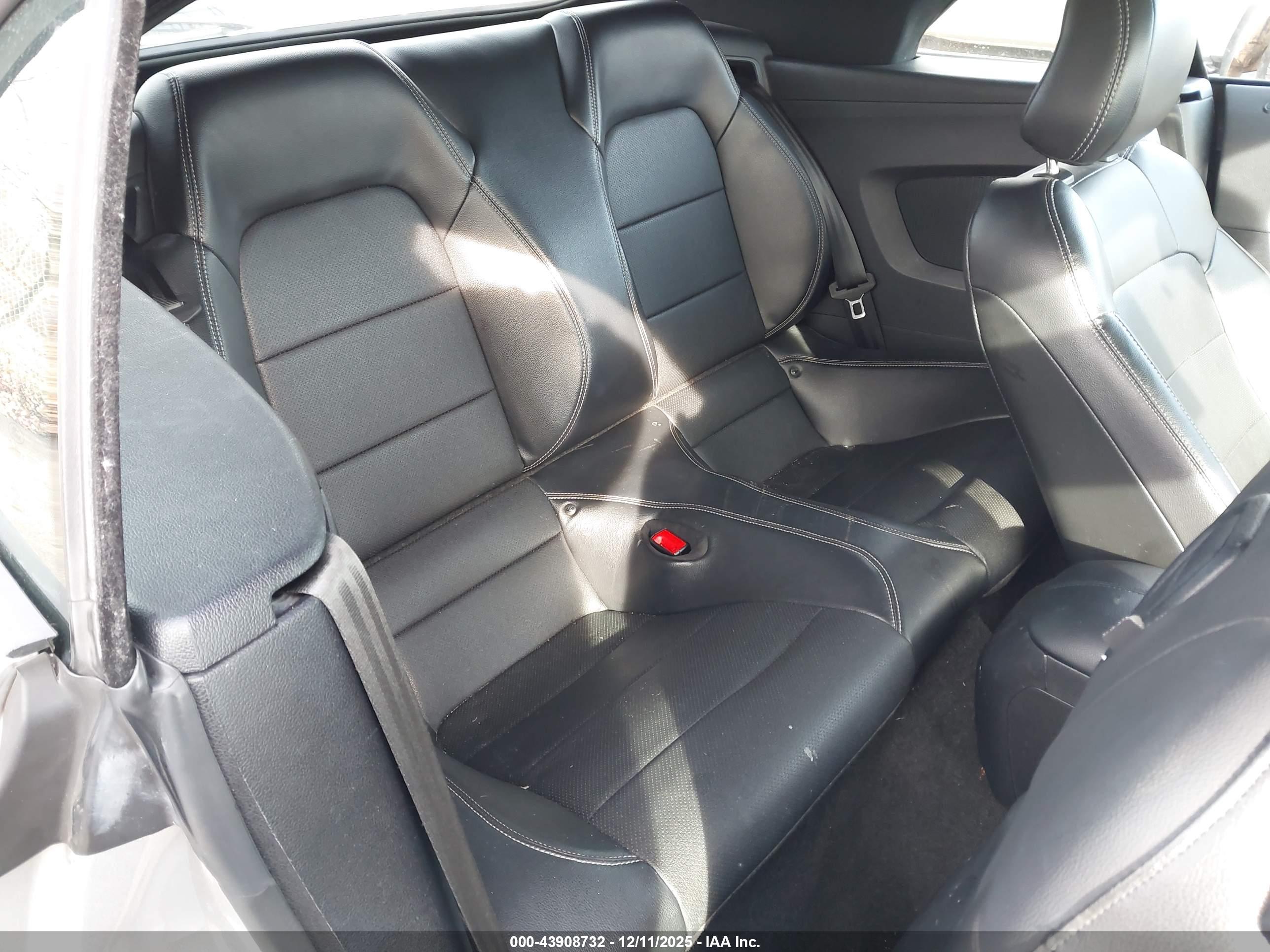 FORD MUSTANG image 8