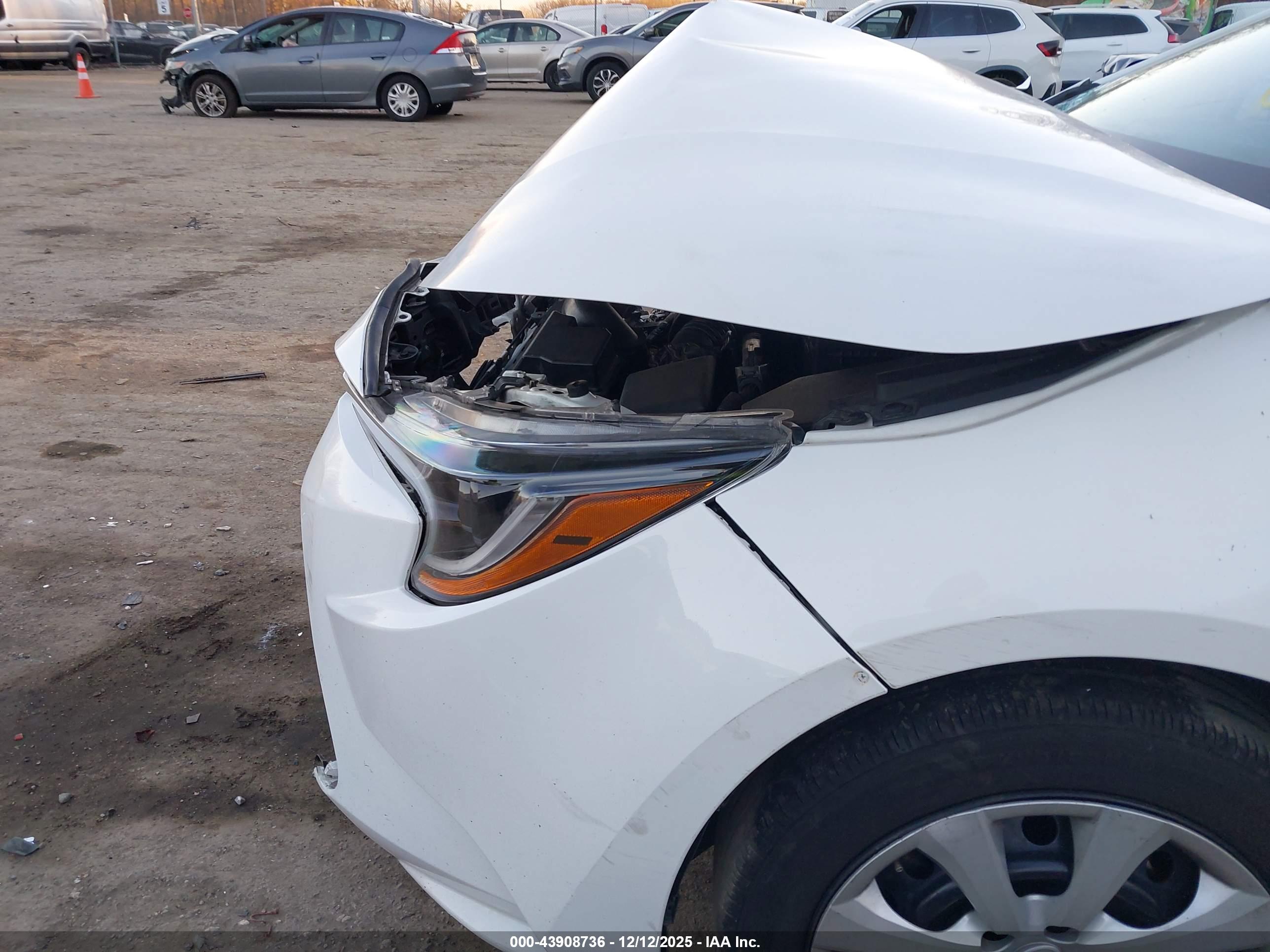 TOYOTA COROLLA image 6
