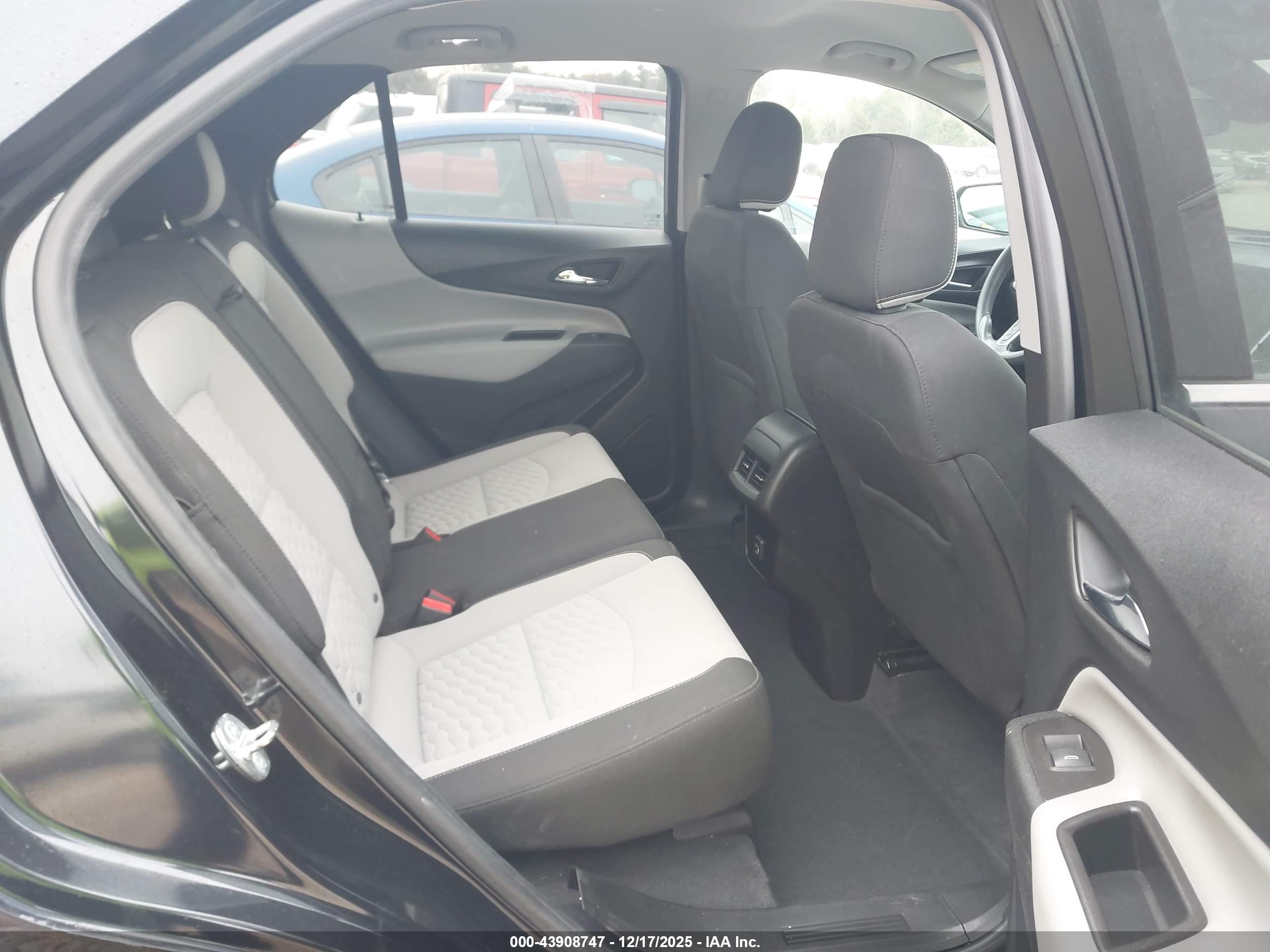 CHEVROLET EQUINOX image 8