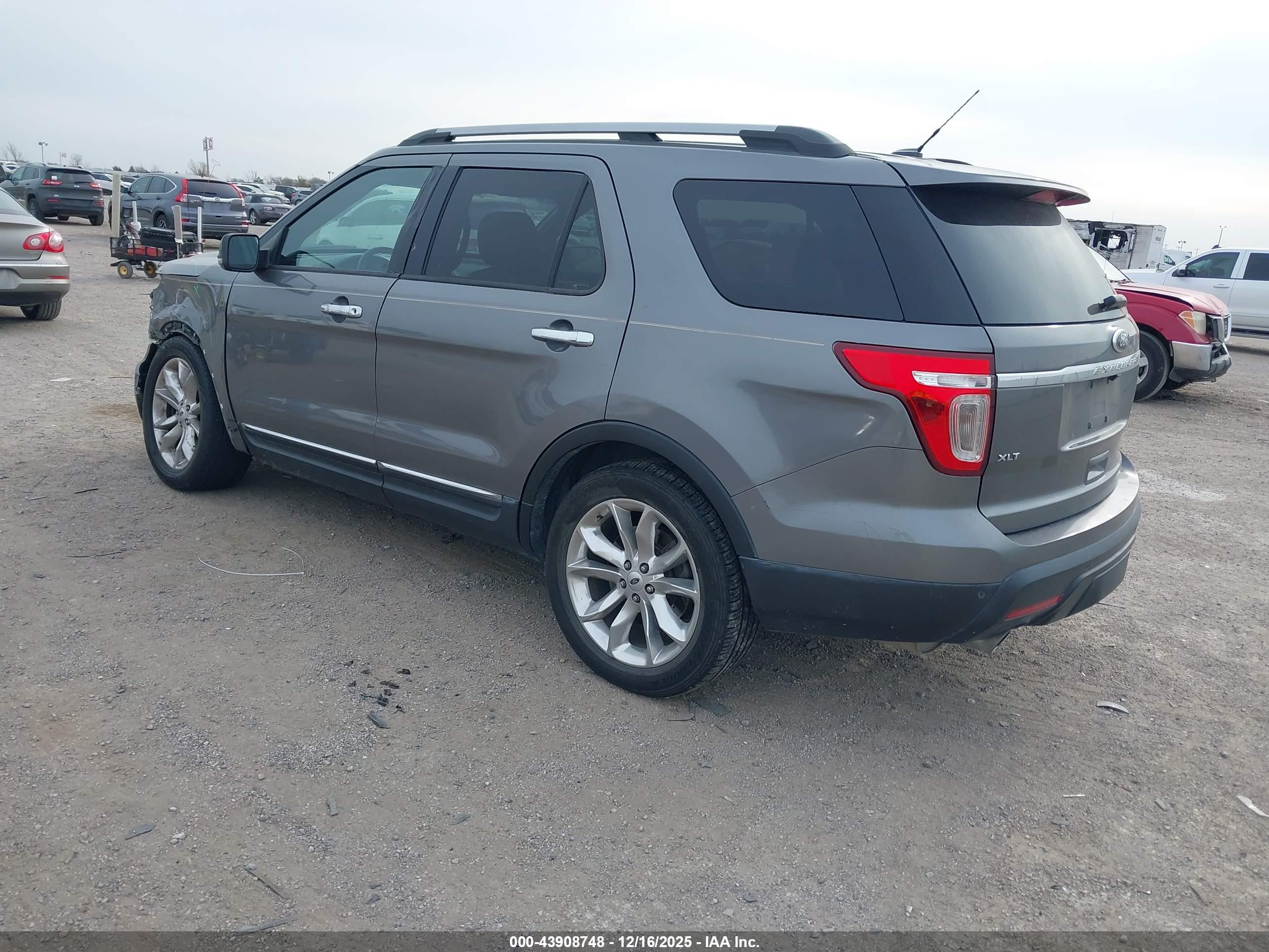 FORD EXPLORER image 3