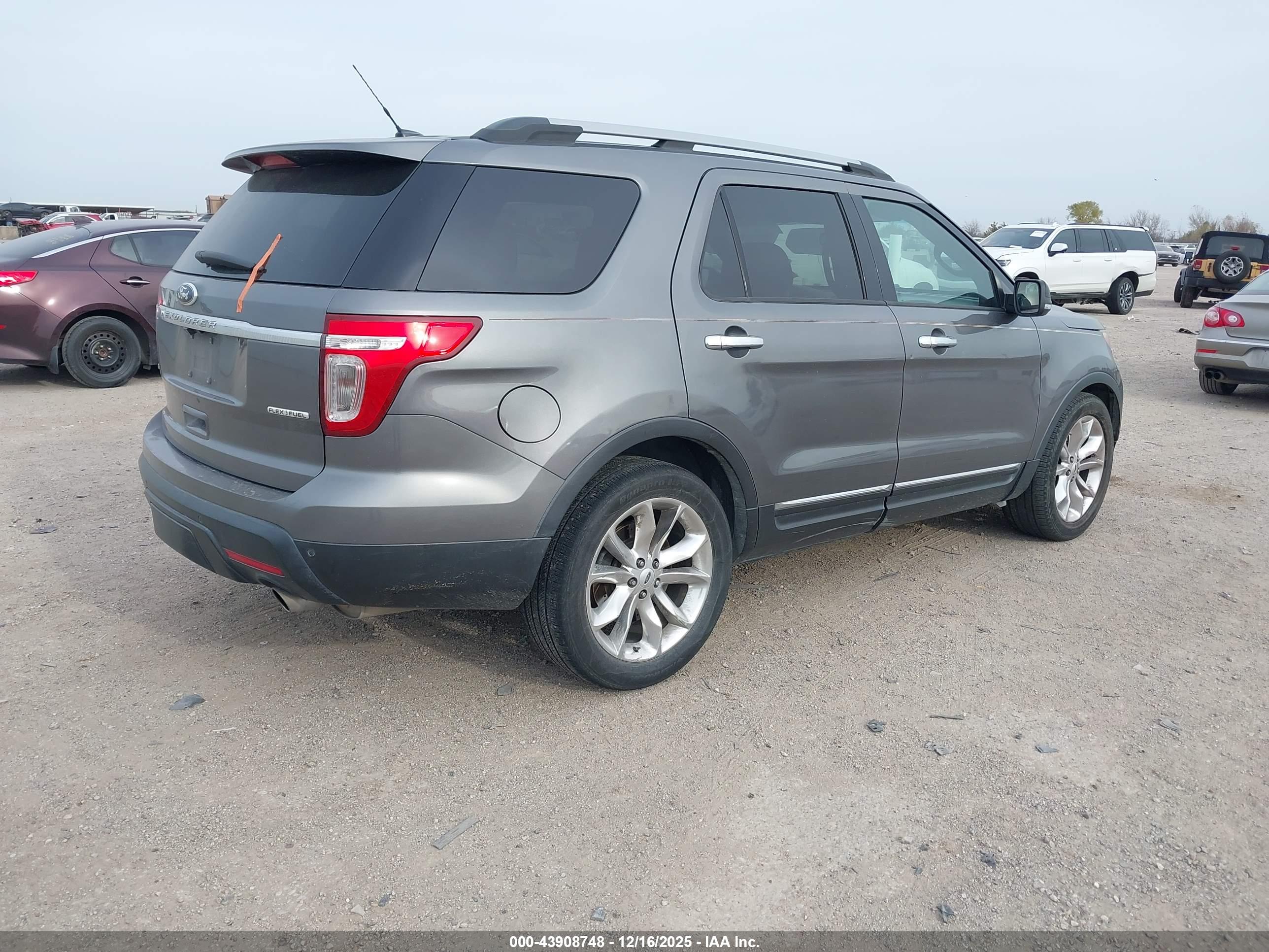 FORD EXPLORER image 4