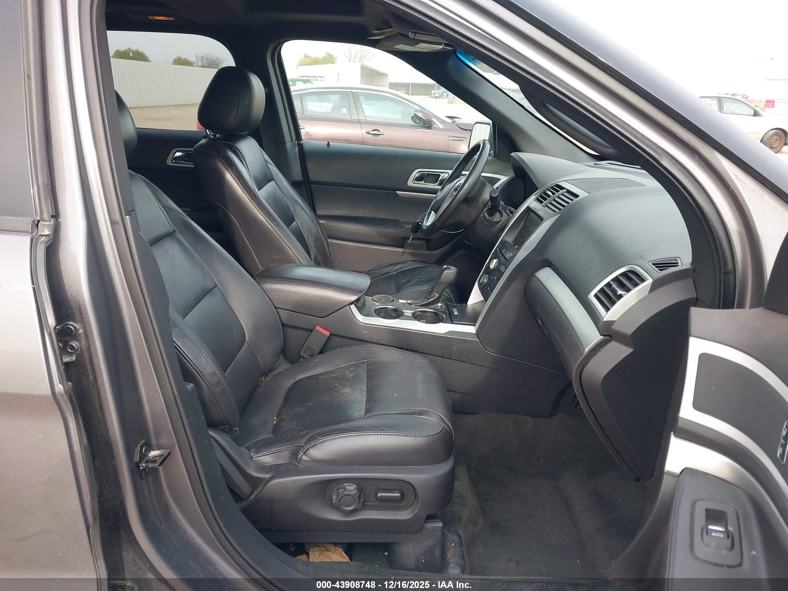 FORD EXPLORER image 5