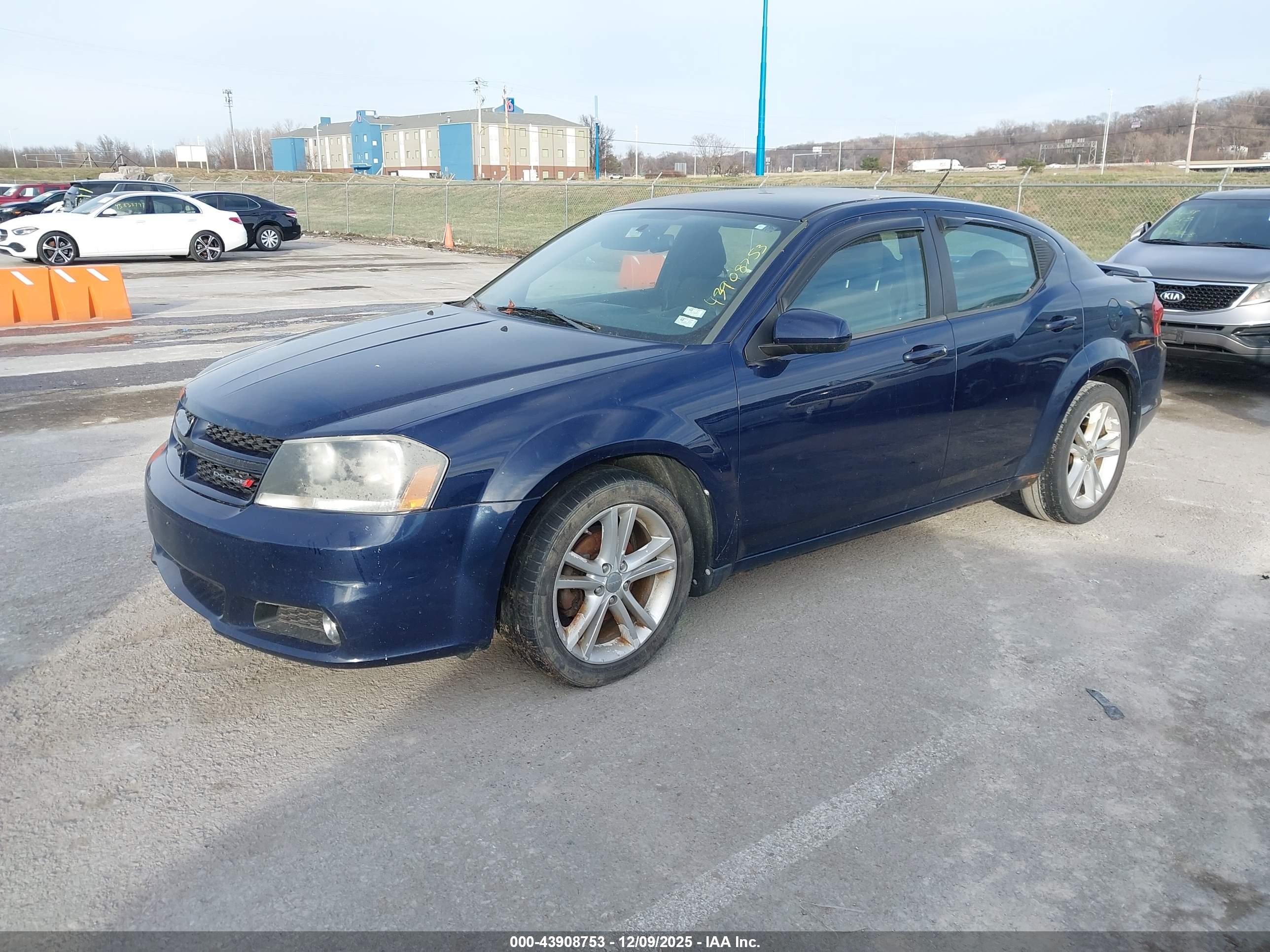 DODGE AVENGER image 2