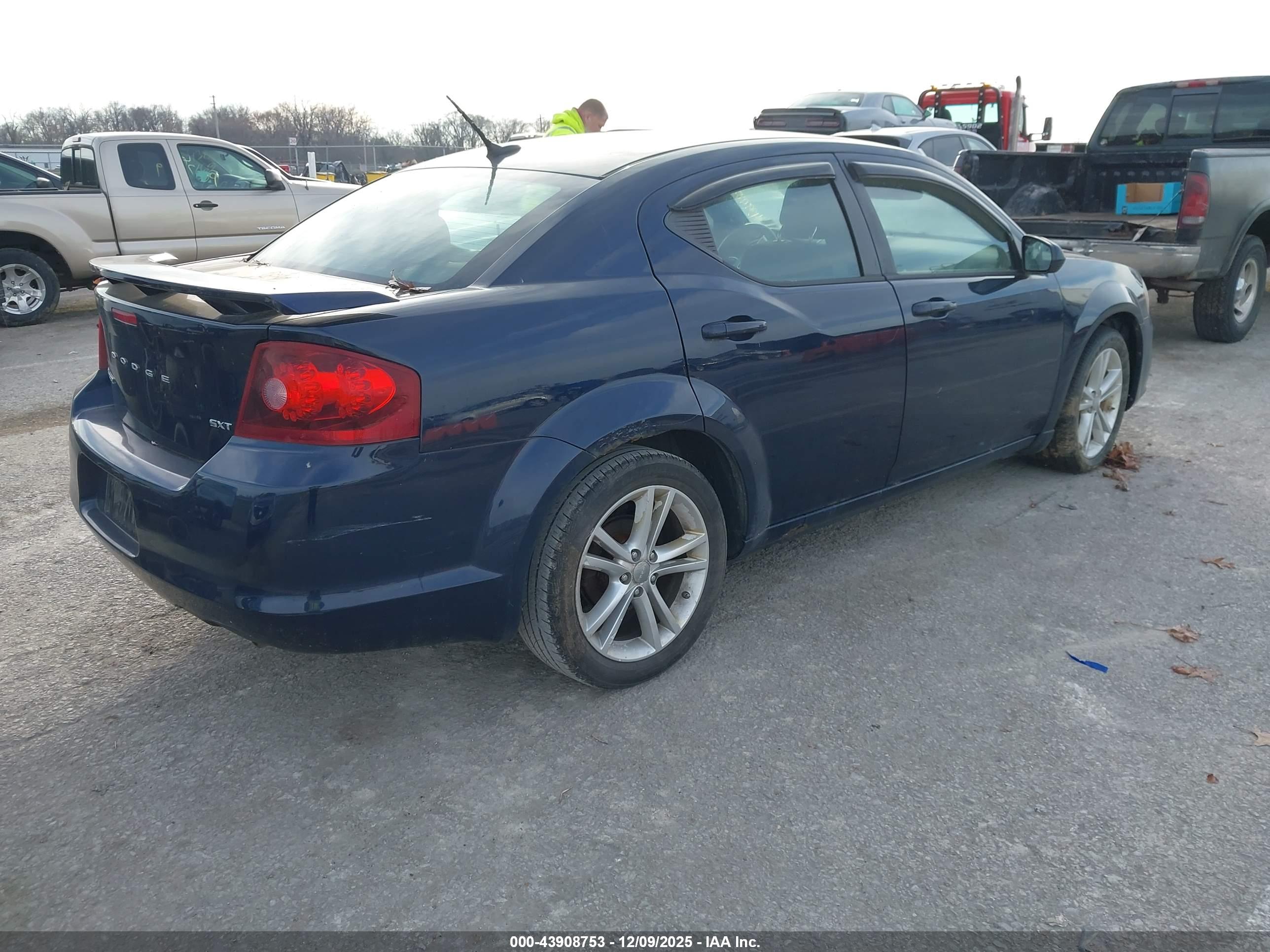 DODGE AVENGER image 4