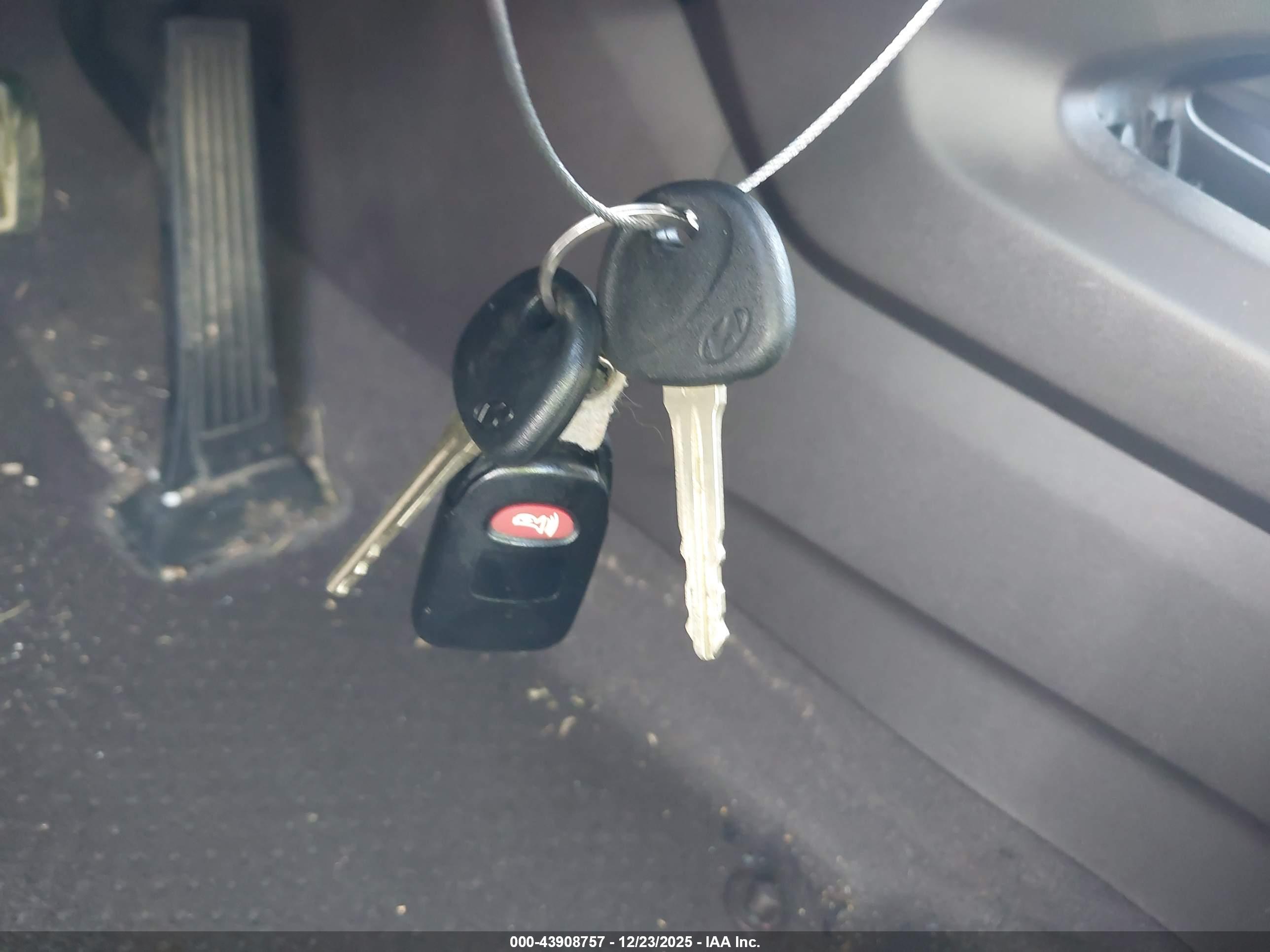 HYUNDAI TUCSON image 11