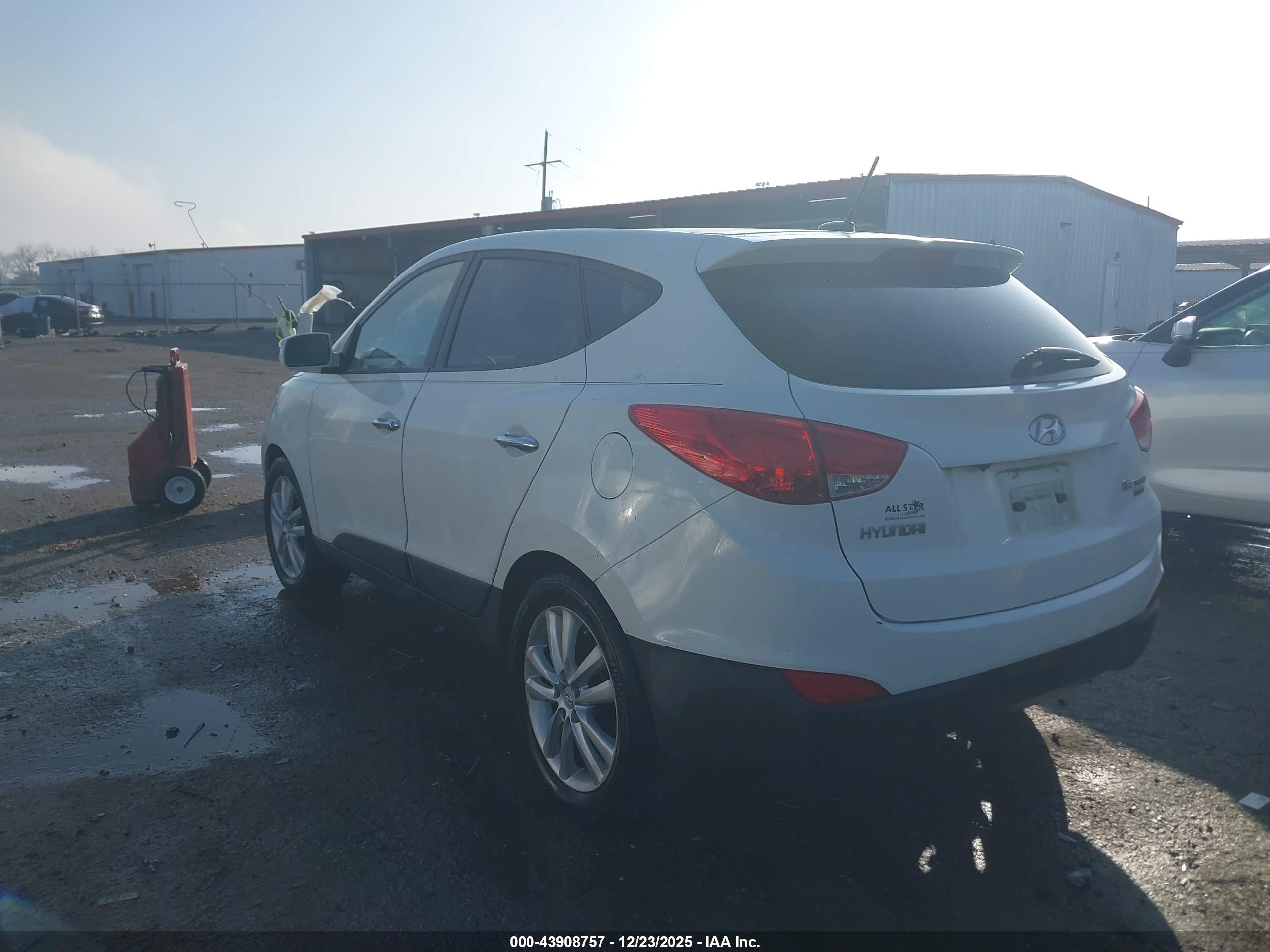 HYUNDAI TUCSON image 3