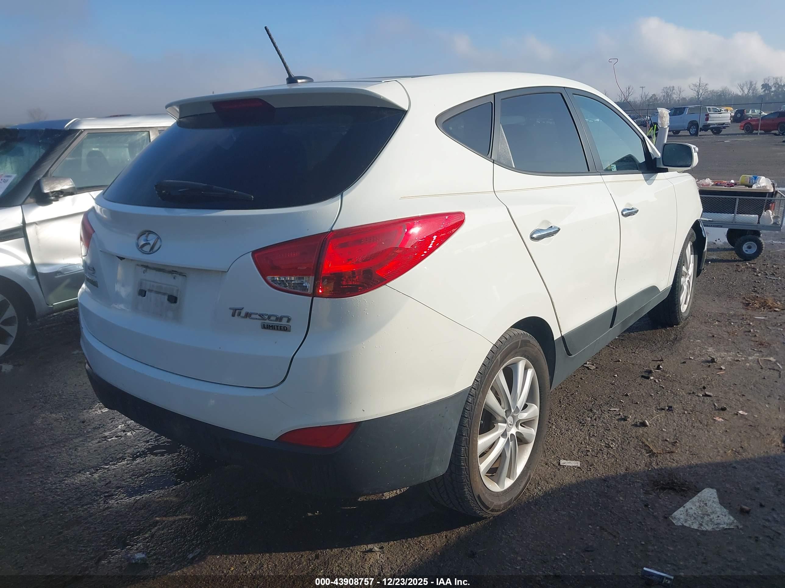 HYUNDAI TUCSON image 4