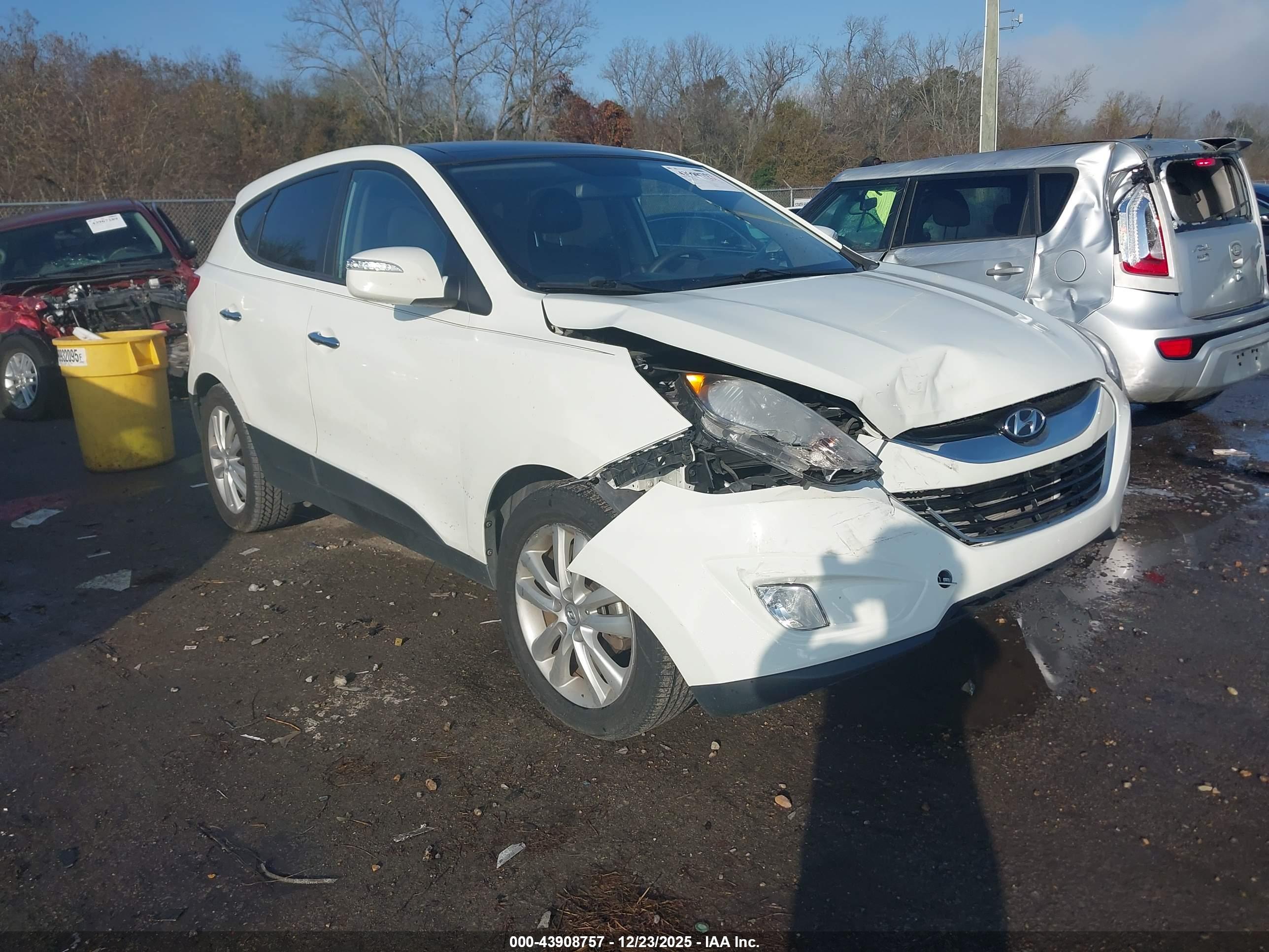 HYUNDAI TUCSON image 6