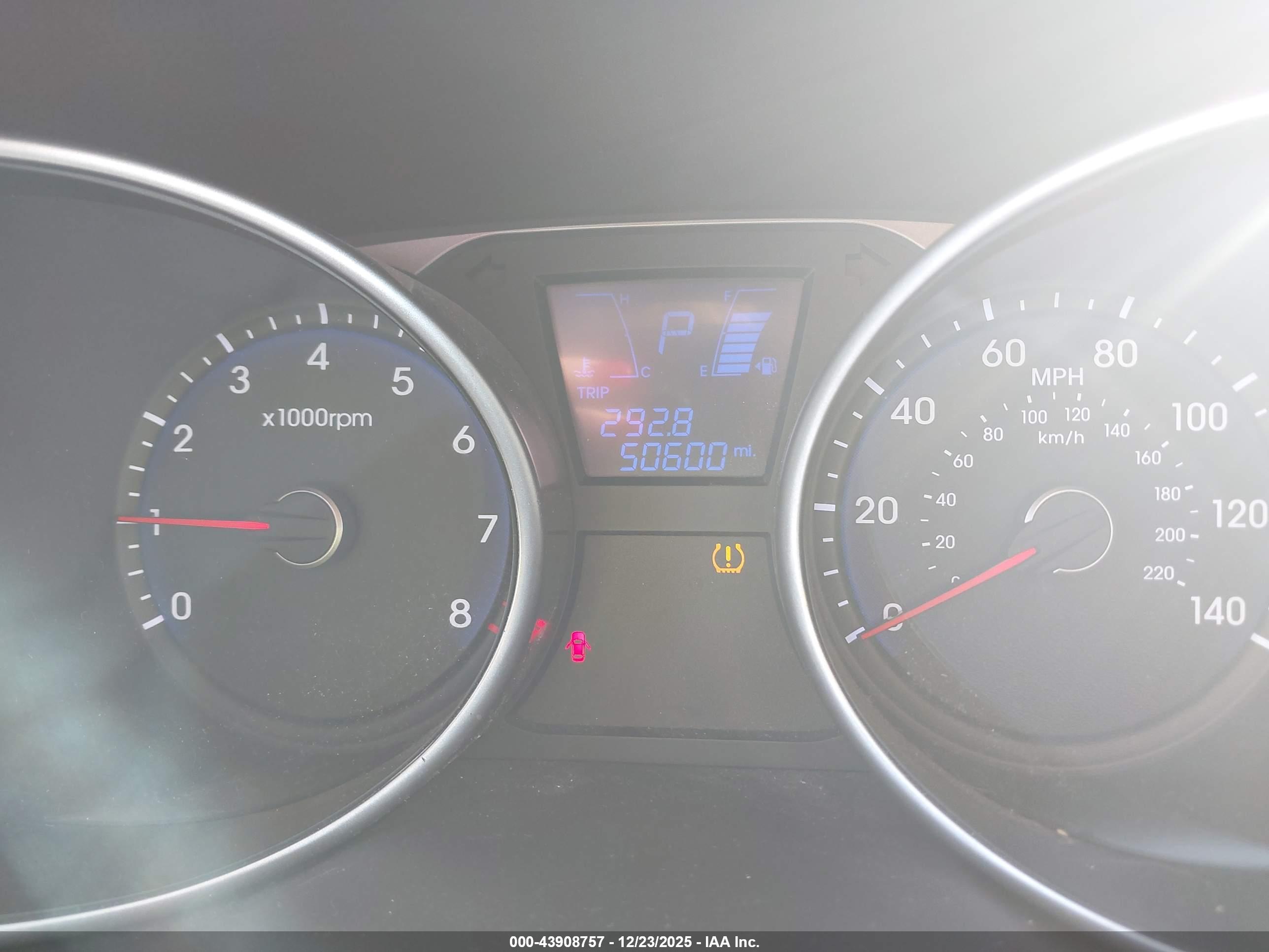 HYUNDAI TUCSON image 7