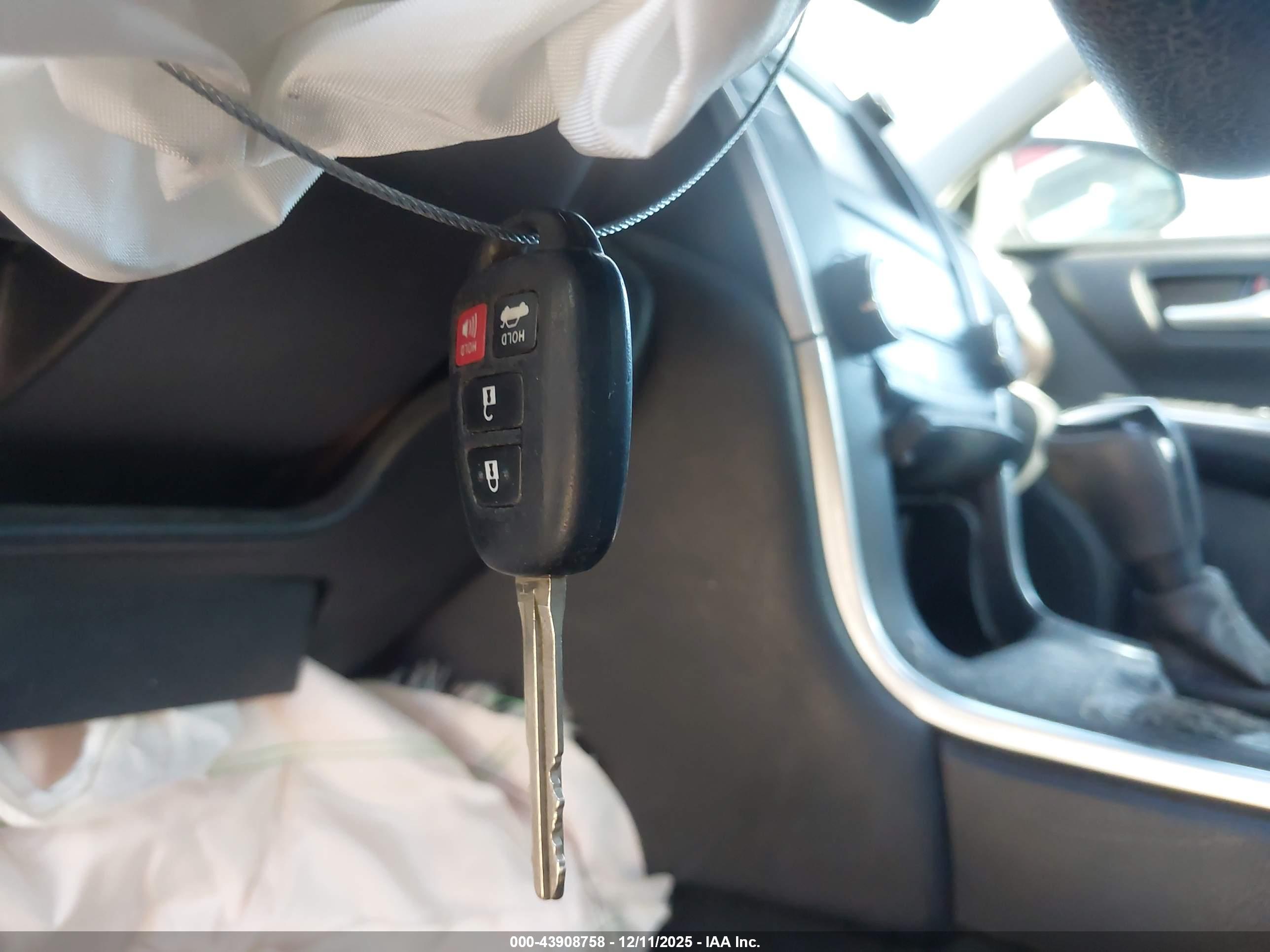 TOYOTA CAMRY image 11