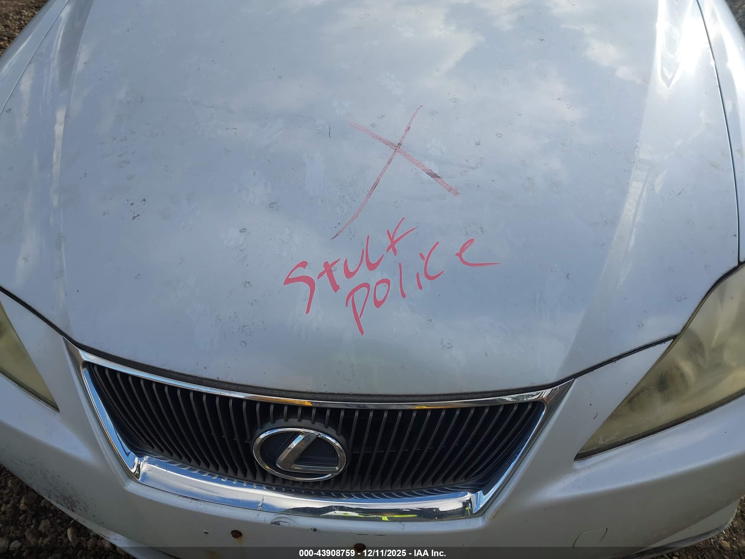 LEXUS IS image 10