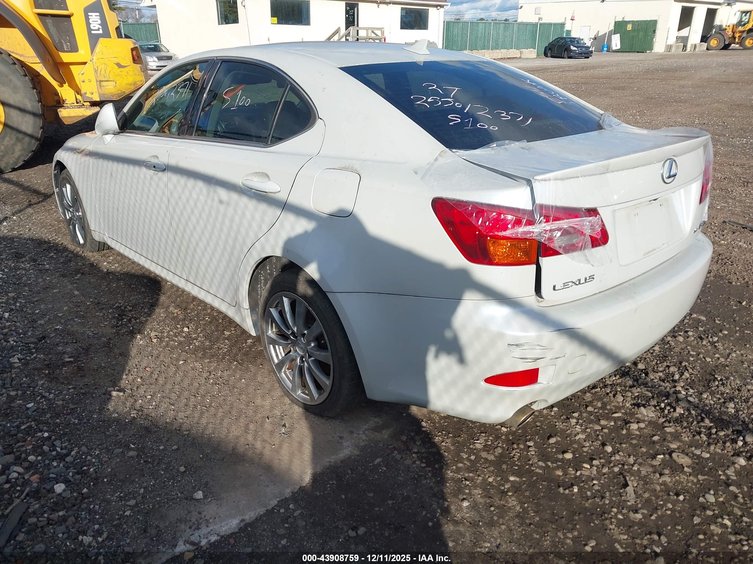 LEXUS IS image 3