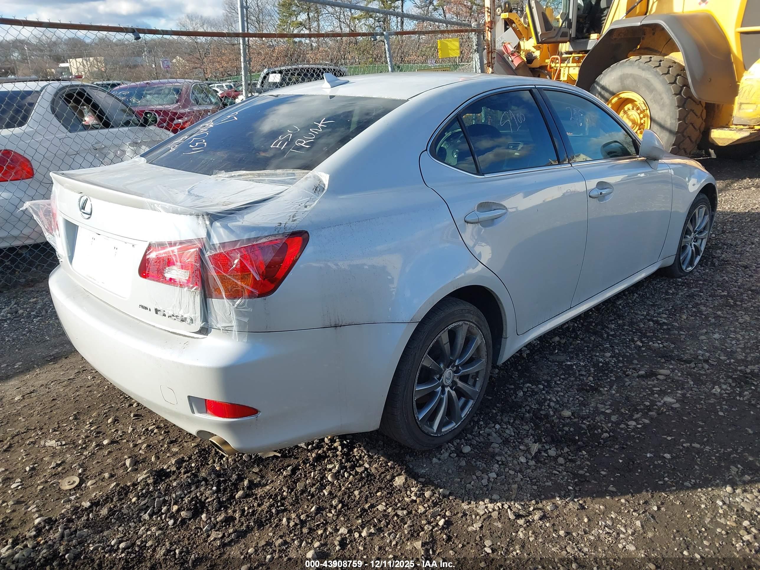 LEXUS IS image 4