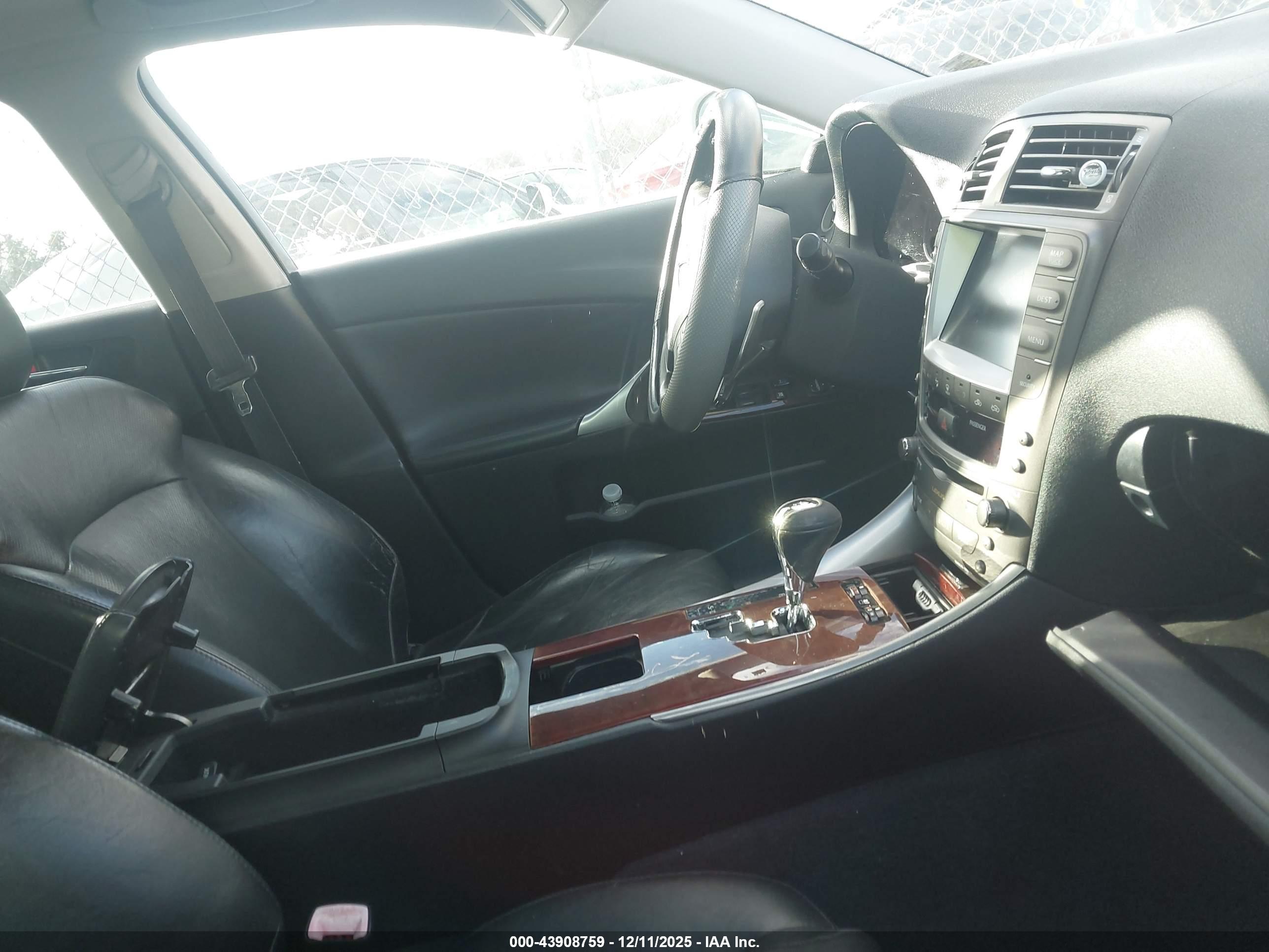 LEXUS IS image 5