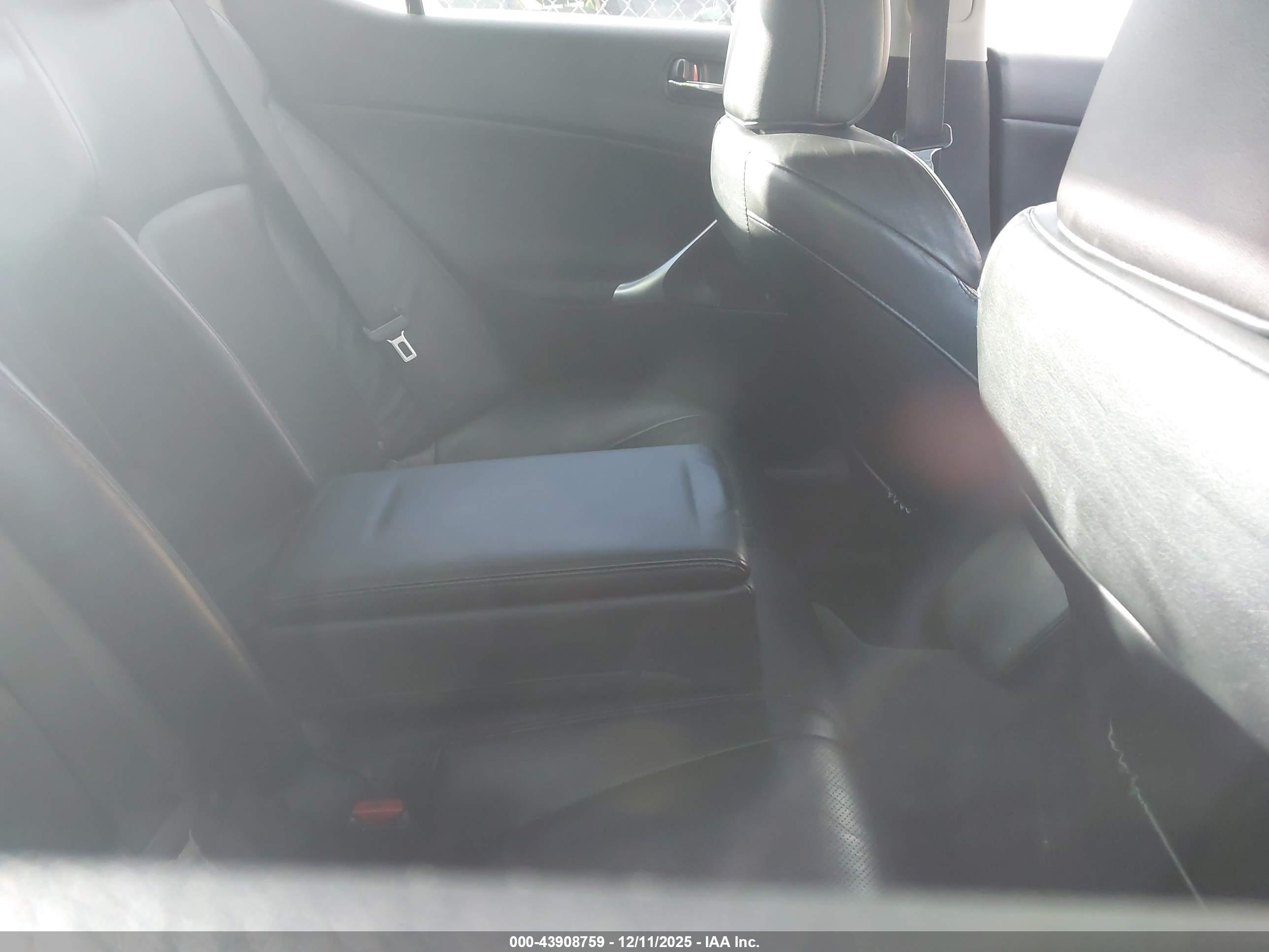 LEXUS IS image 8