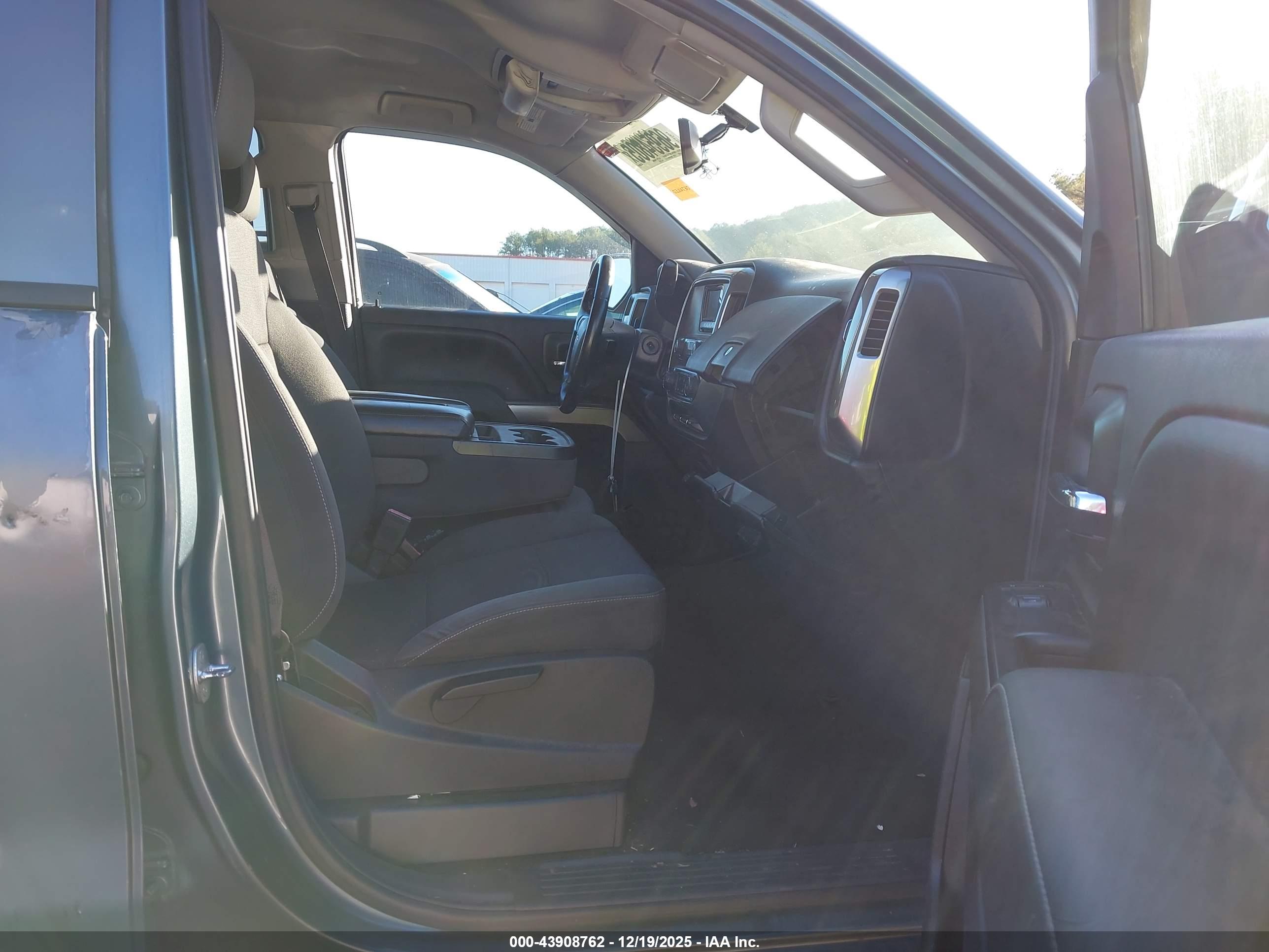 CHEVROLET SILVERADO image 5