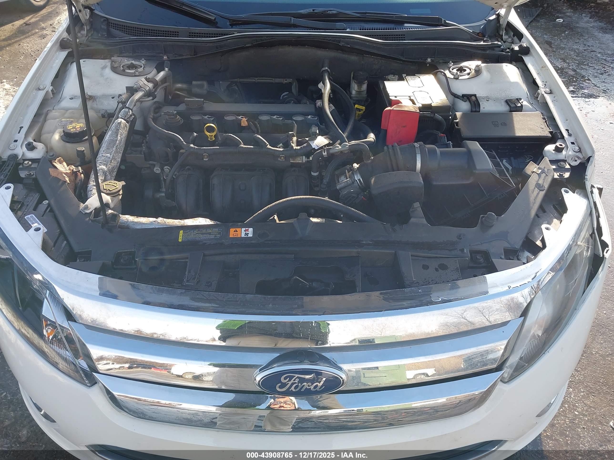 FORD FUSION image 10