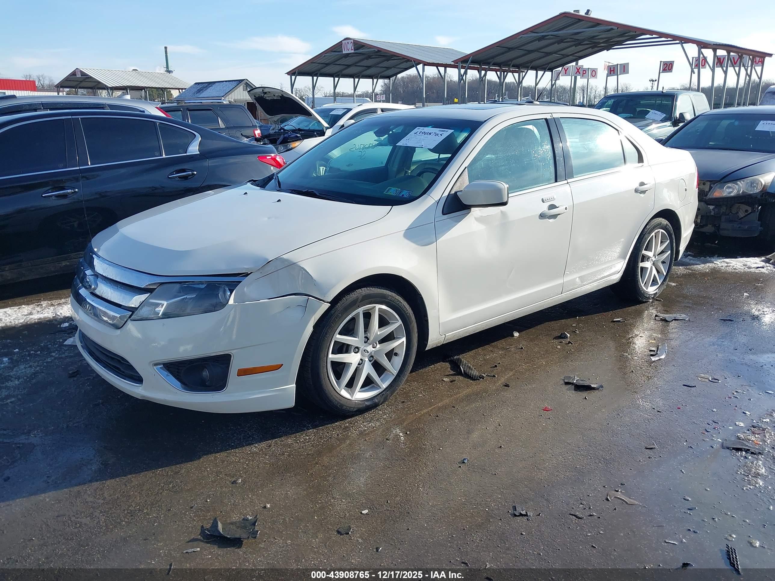 FORD FUSION image 2