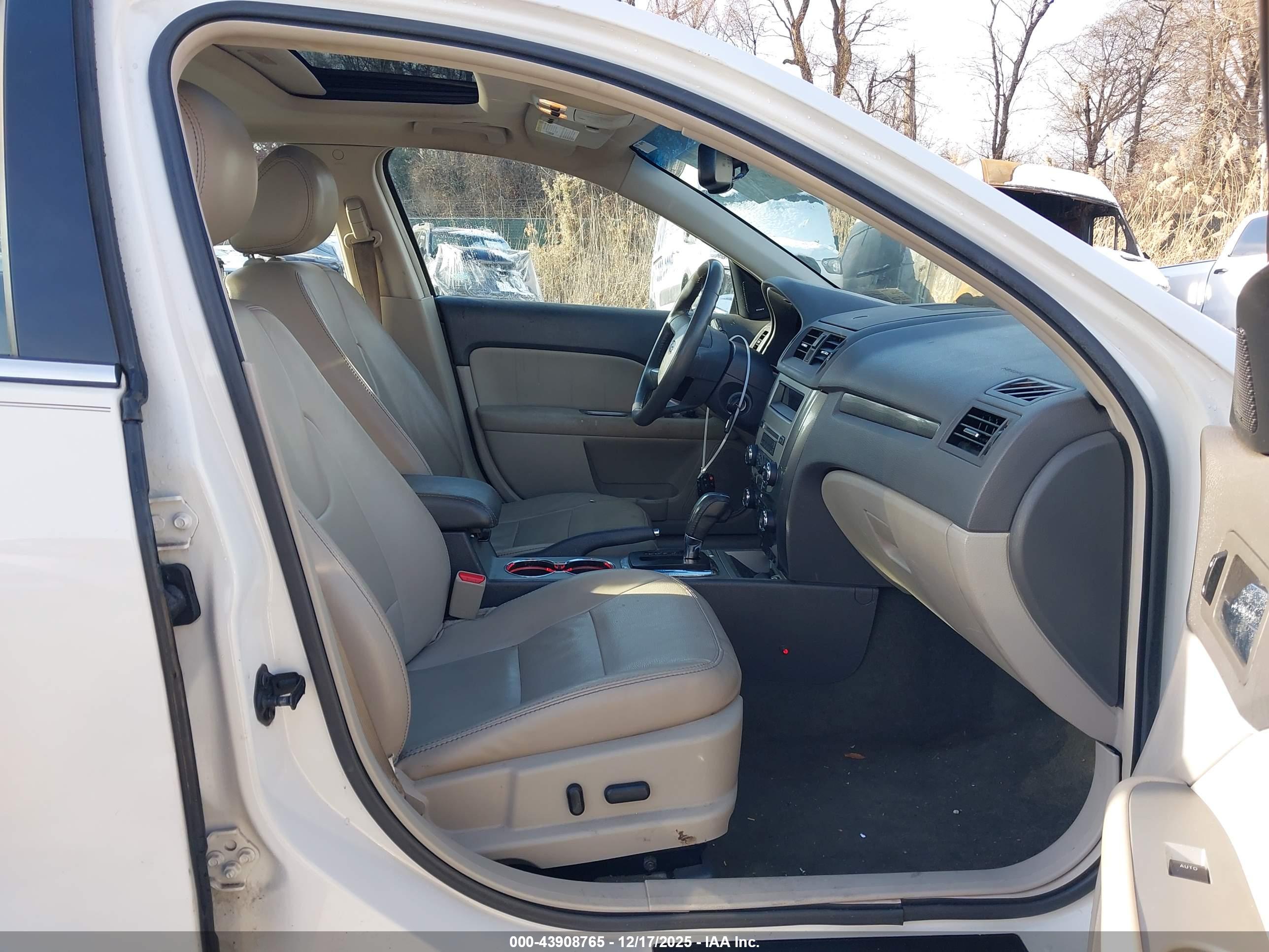 FORD FUSION image 5