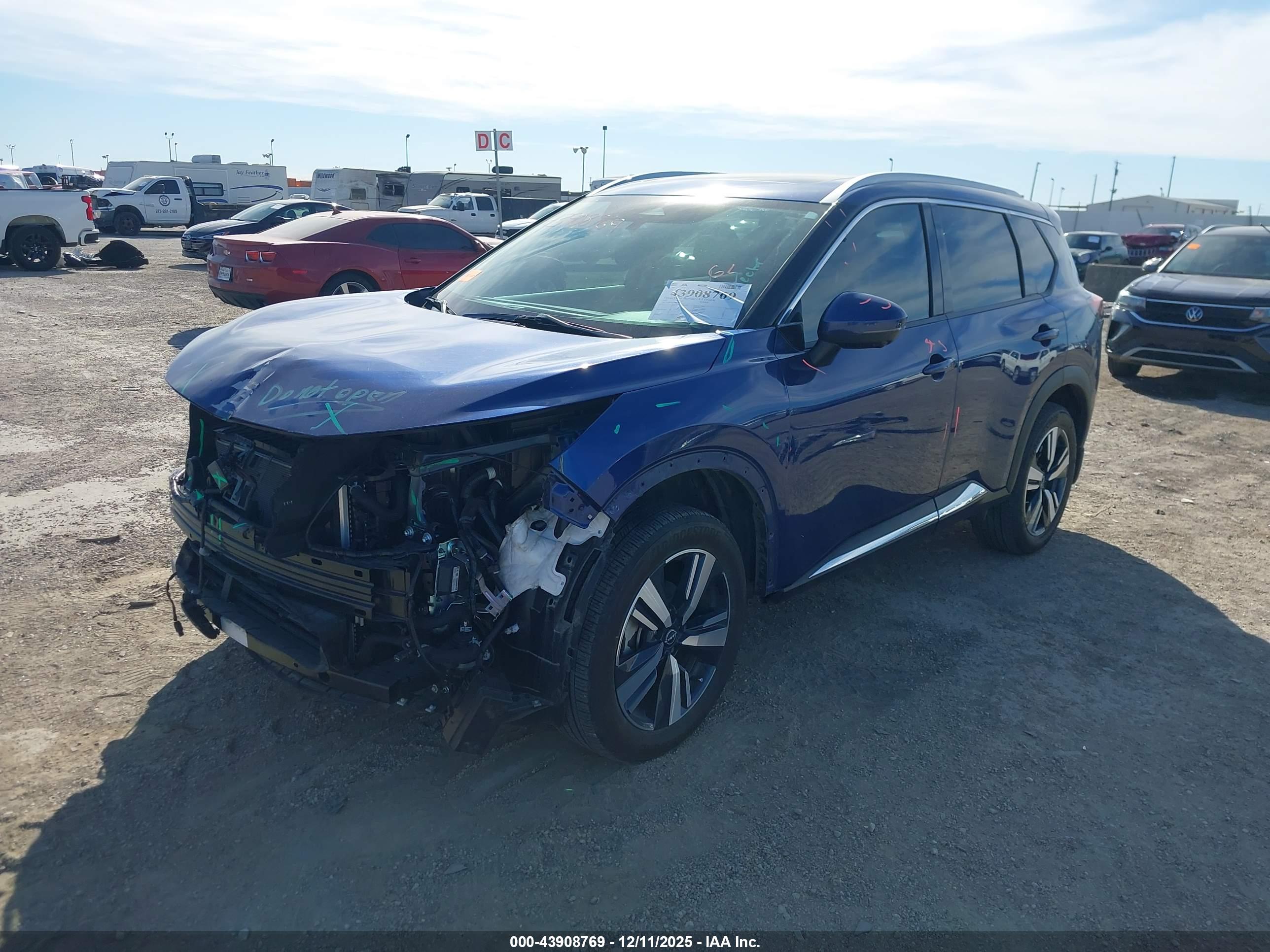 NISSAN ROGUE image 2
