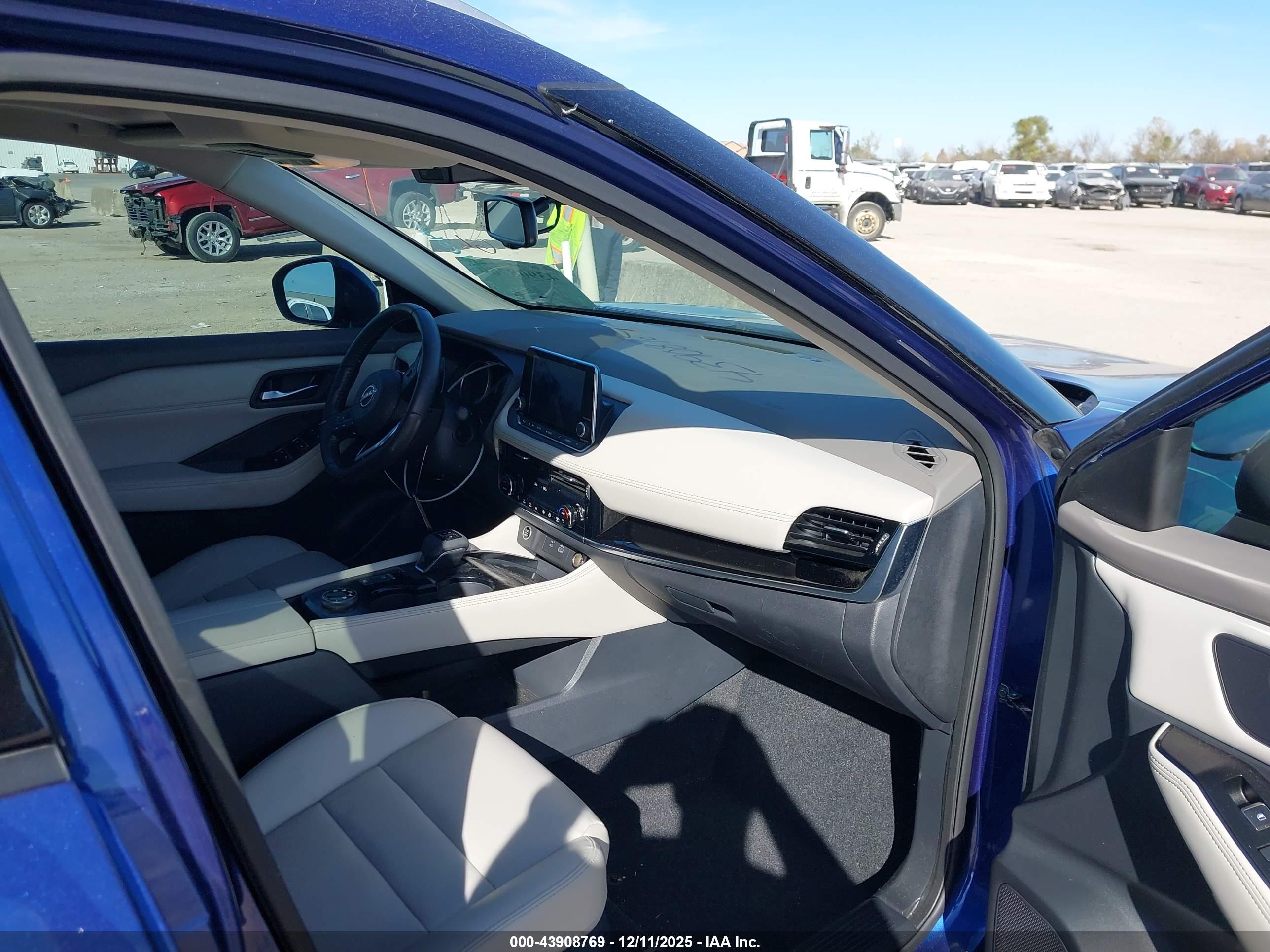 NISSAN ROGUE image 5