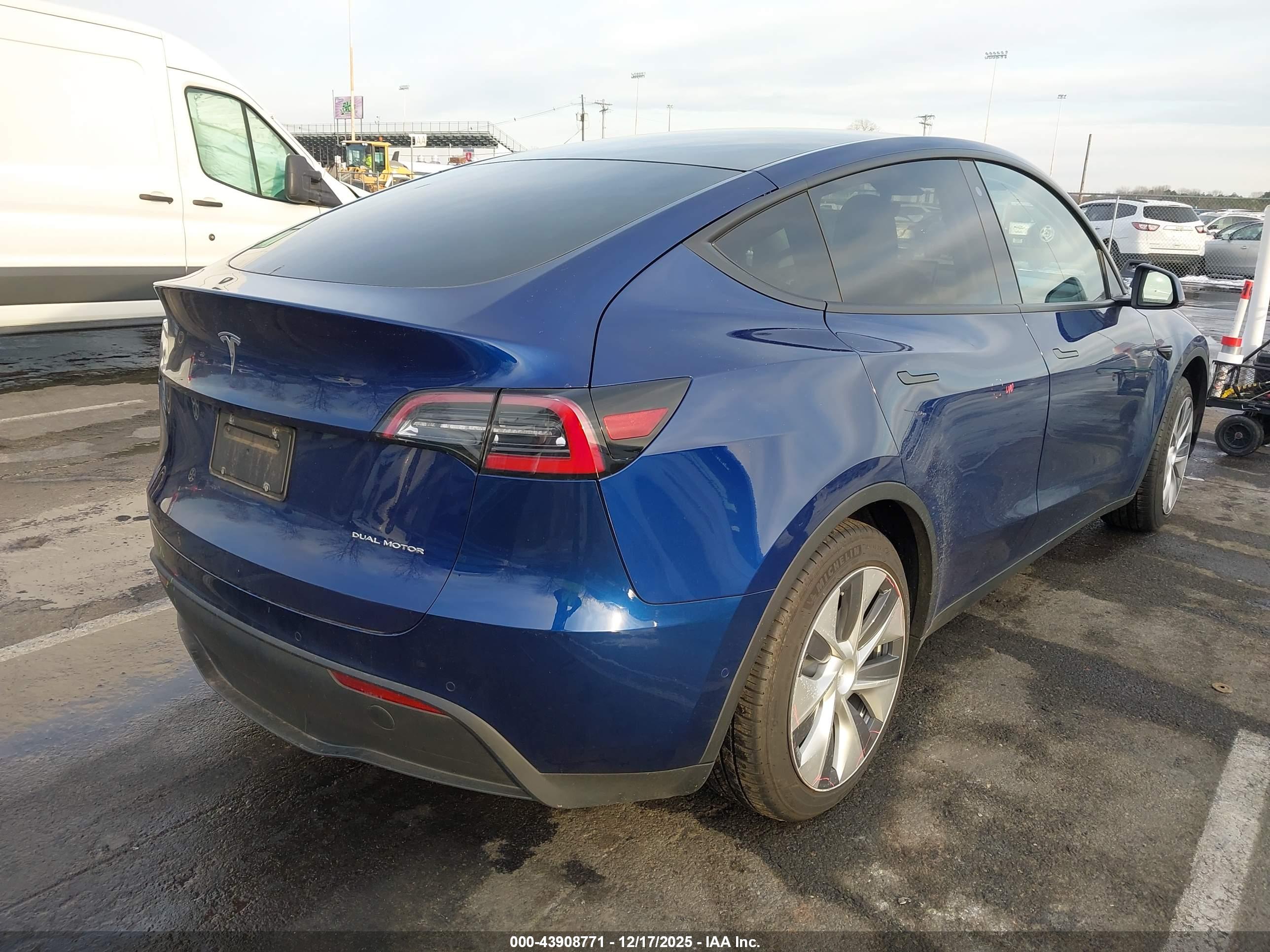 TESLA MODEL image 4