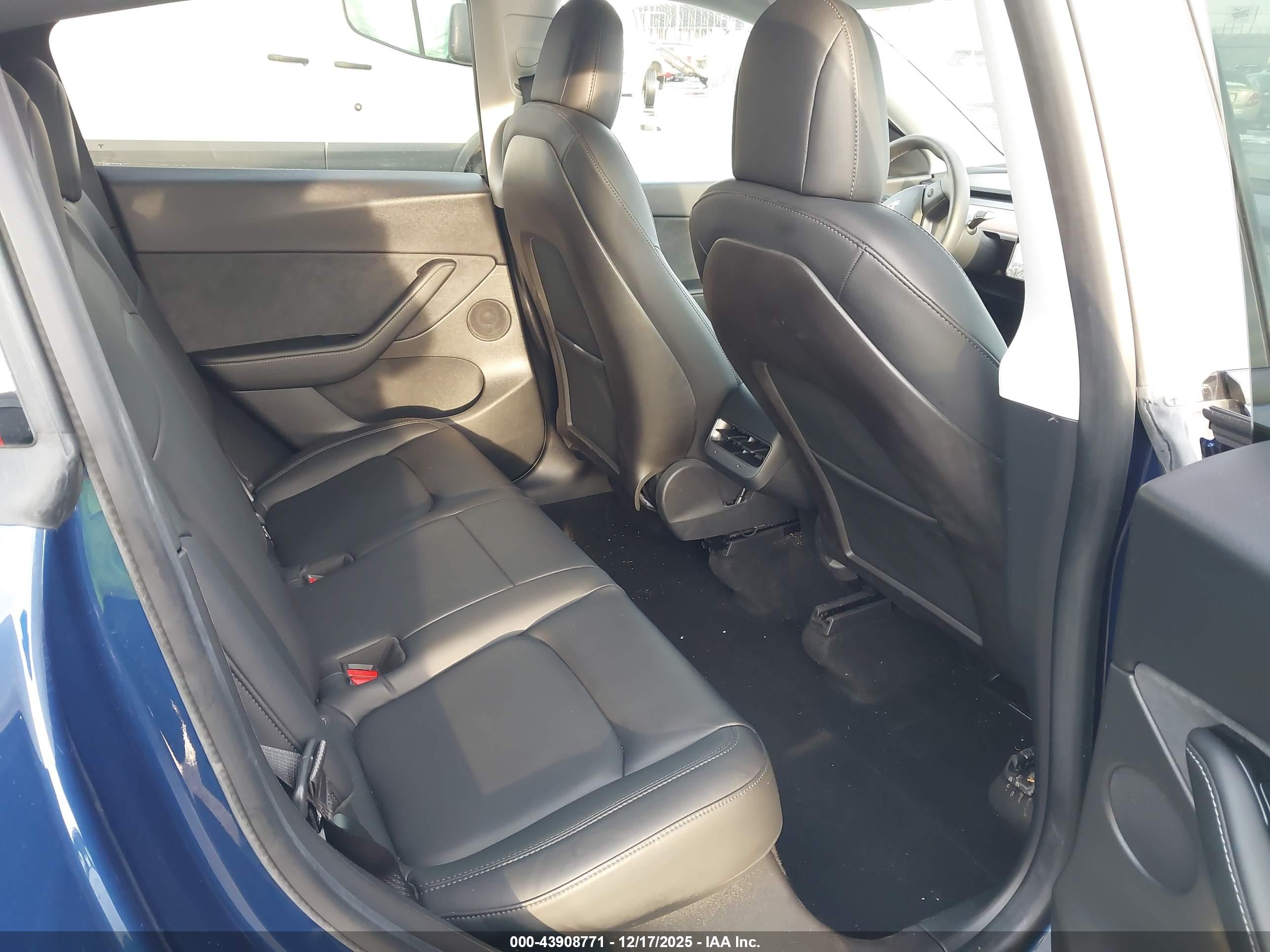 TESLA MODEL image 8