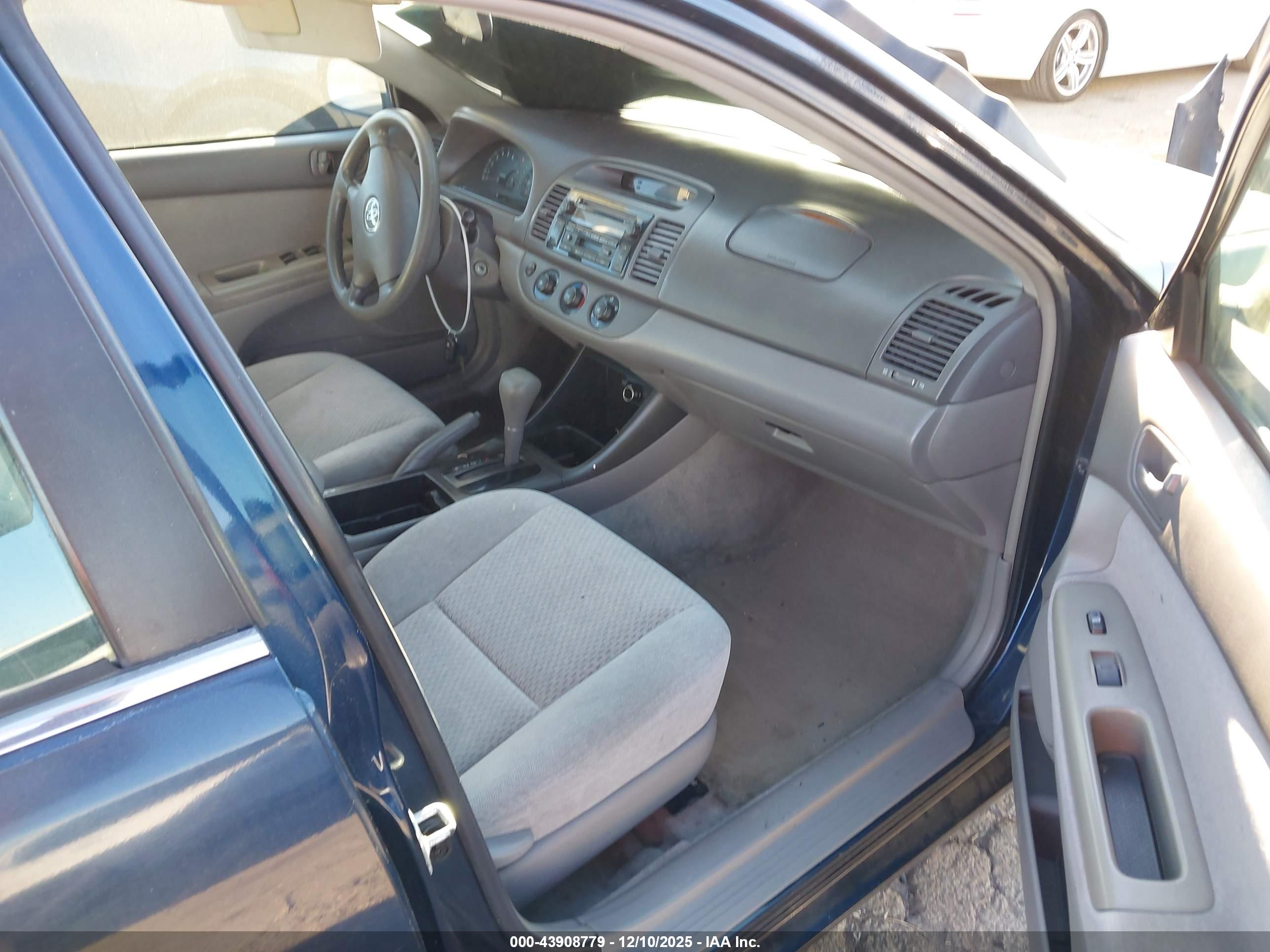 TOYOTA CAMRY image 5