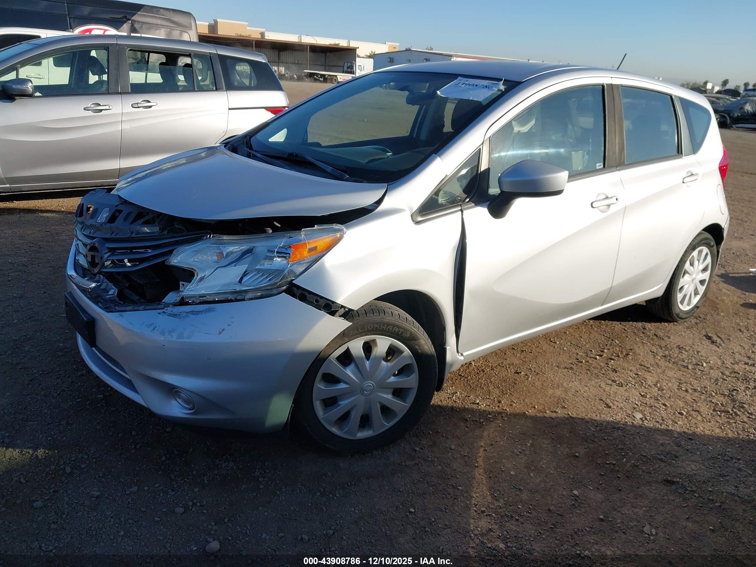 NISSAN VERSA image 2