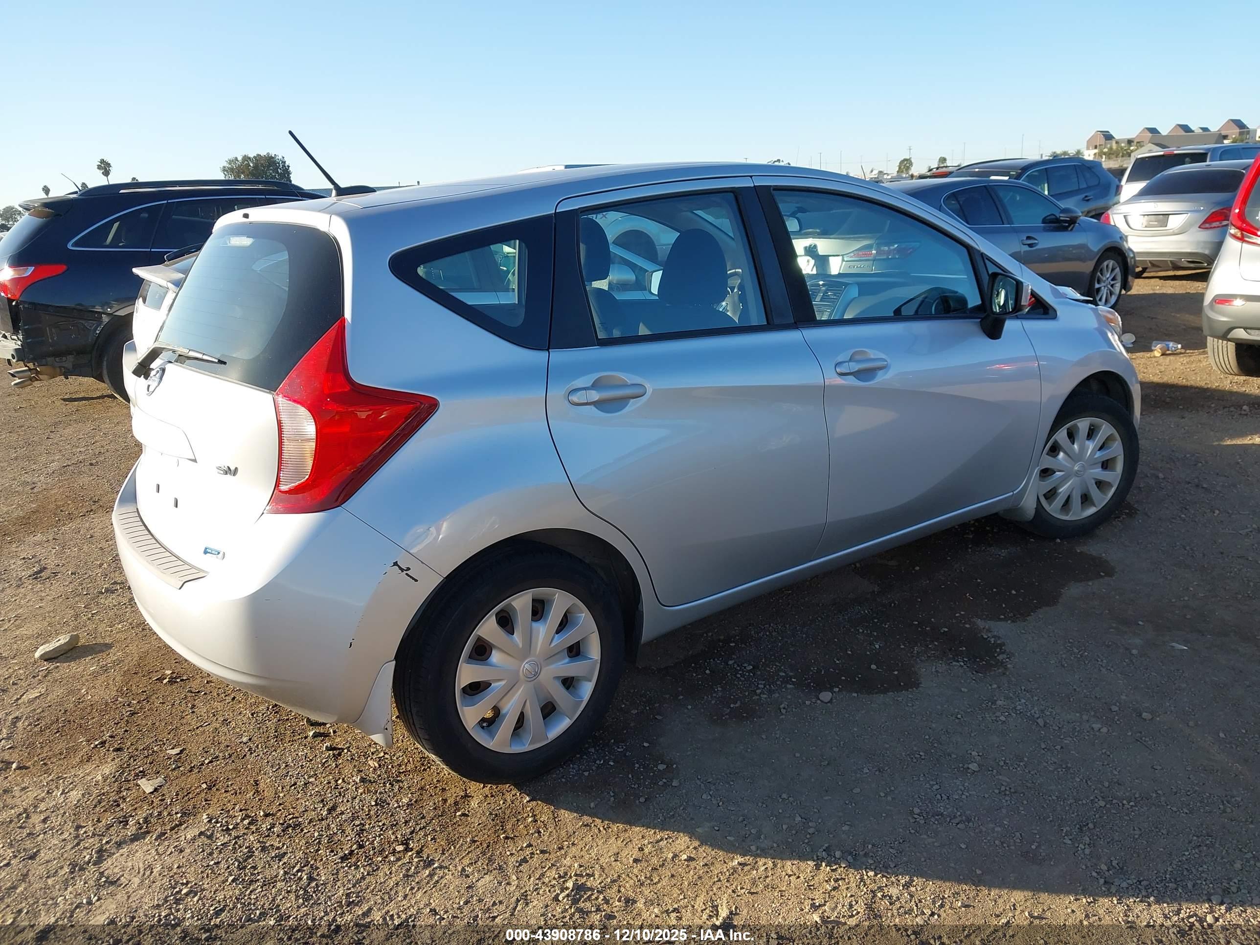NISSAN VERSA image 4